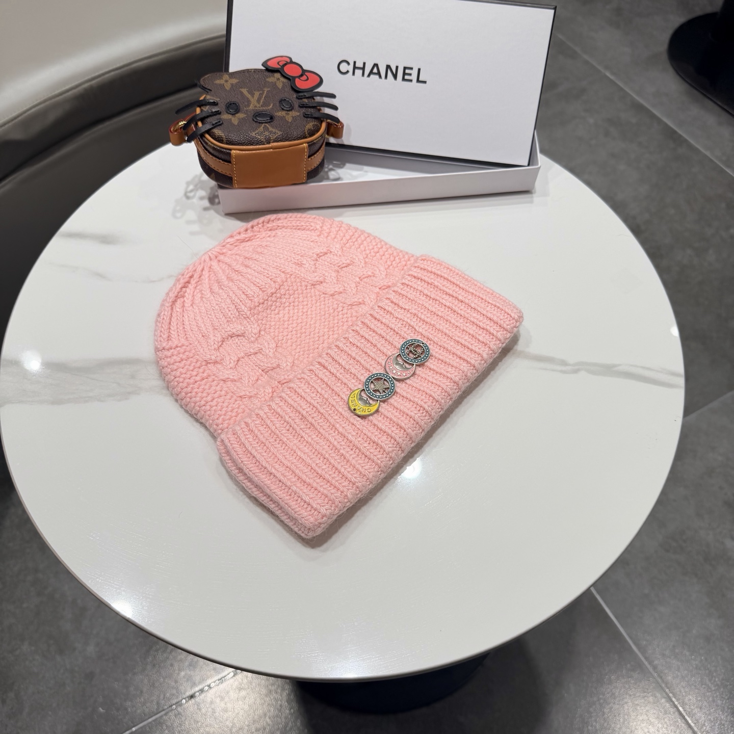 Chanel官网香奈儿羊毛+兔毛秋冬网红时尚博主推荐款毛线帽，小红书爆款，手感超柔软舒适的针织线帽，弹性极佳！