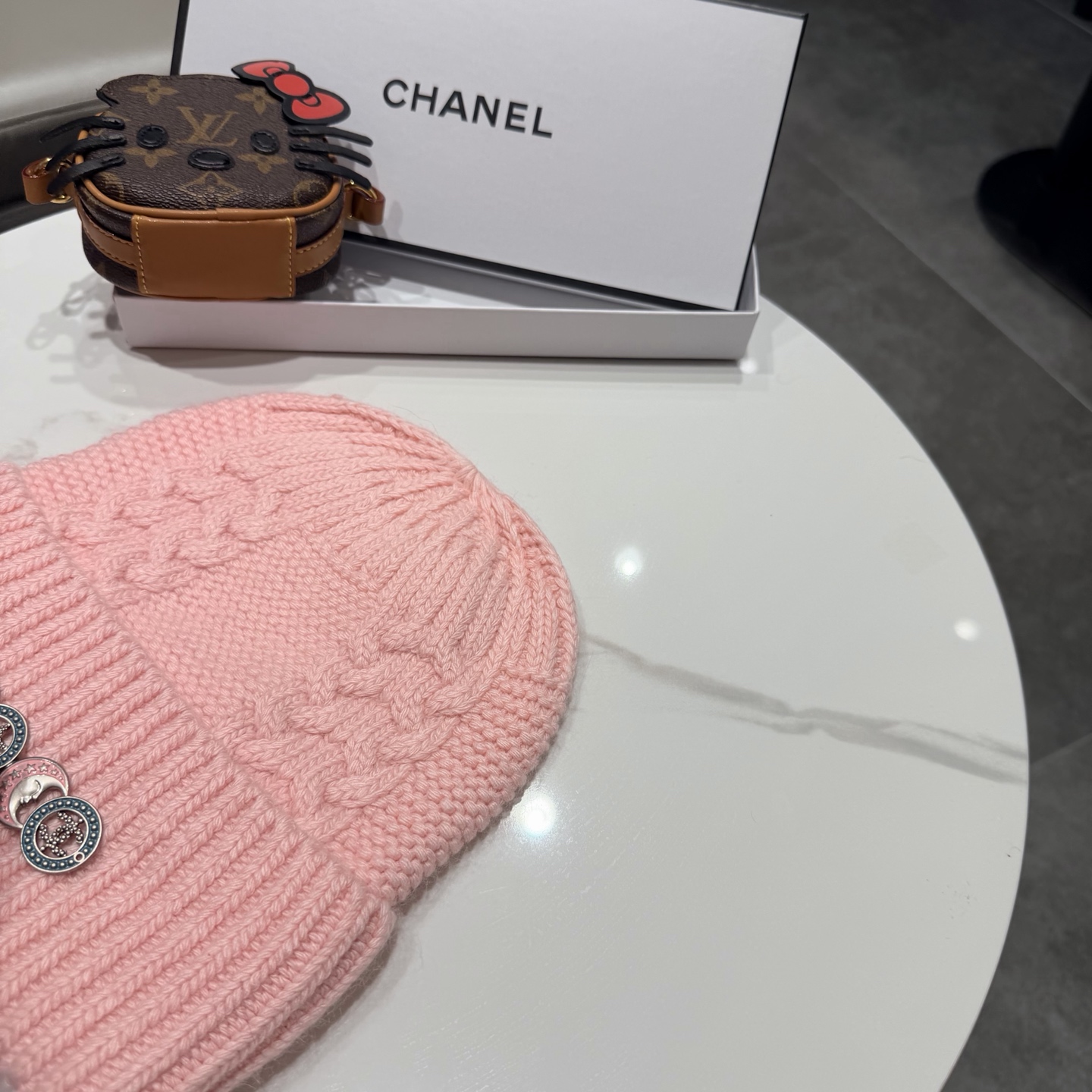 Chanel官网香奈儿羊毛+兔毛秋冬网红时尚博主推荐款毛线帽，小红书爆款，手感超柔软舒适的针织线帽，弹性极佳！