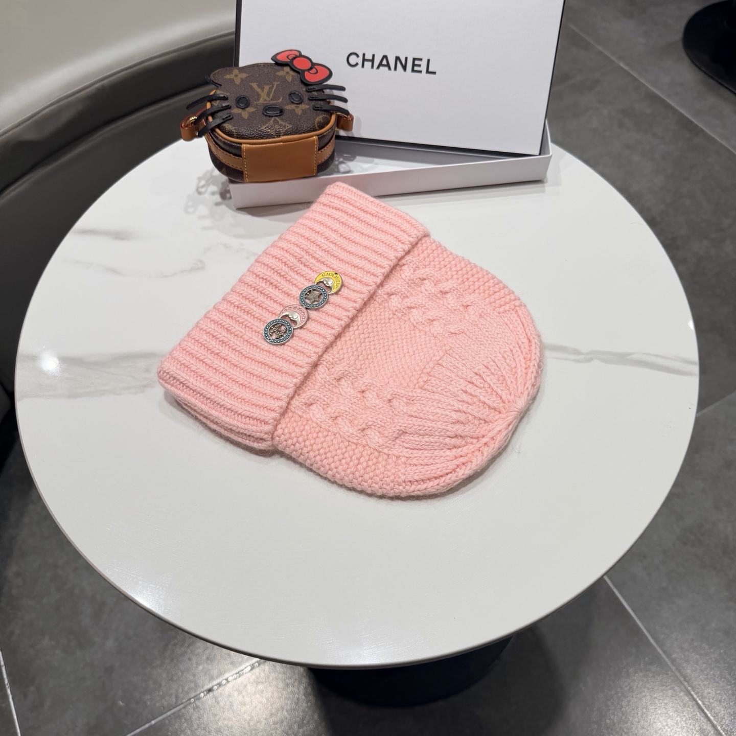Chanel官网香奈儿羊毛+兔毛秋冬网红时尚博主推荐款毛线帽，小红书爆款，手感超柔软舒适的针织线帽，弹性极佳！