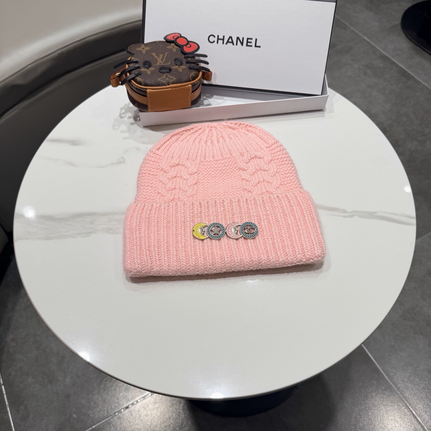 Chanel官网香奈儿羊毛+兔毛秋冬网红时尚博主推荐款毛线帽，小红书爆款，手感超柔软舒适的针织线帽，弹性极佳！