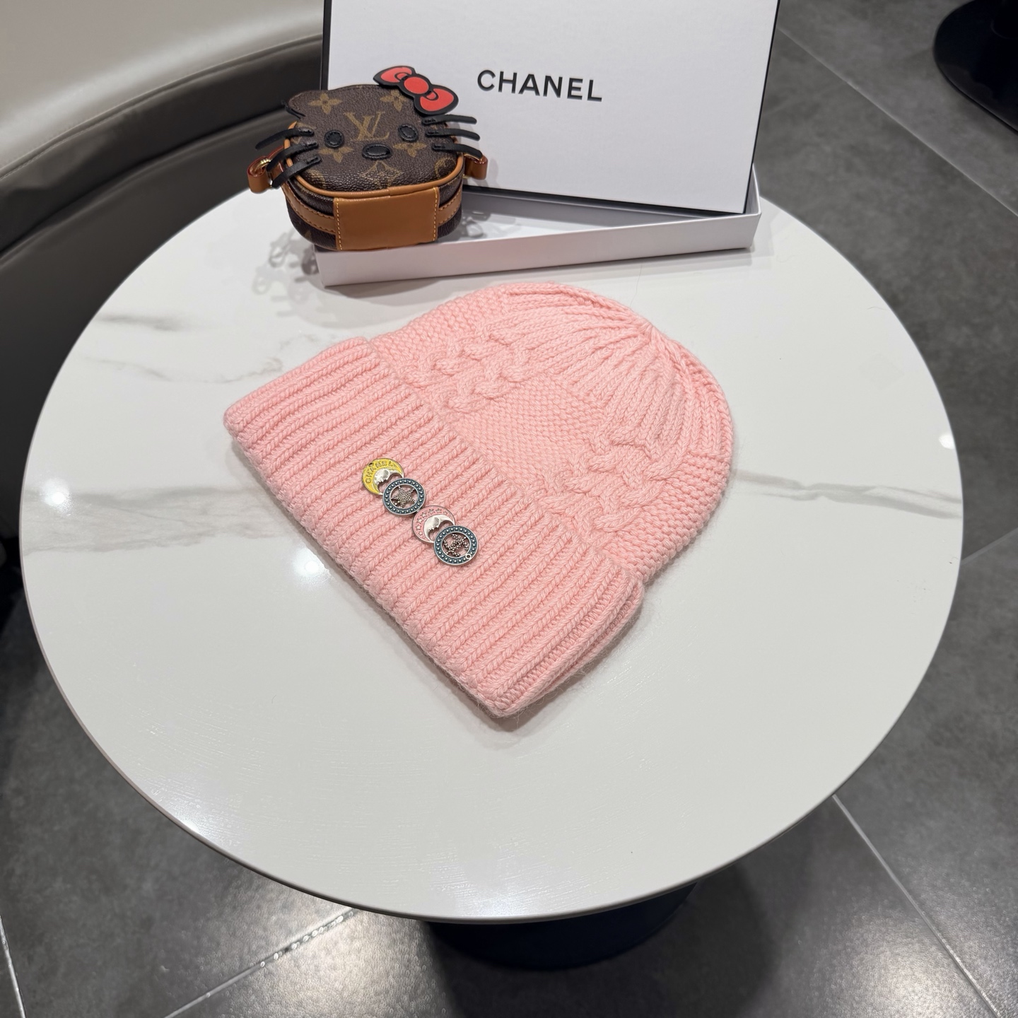 Chanel官网香奈儿羊毛+兔毛秋冬网红时尚博主推荐款毛线帽，小红书爆款，手感超柔软舒适的针织线帽，弹性极佳！