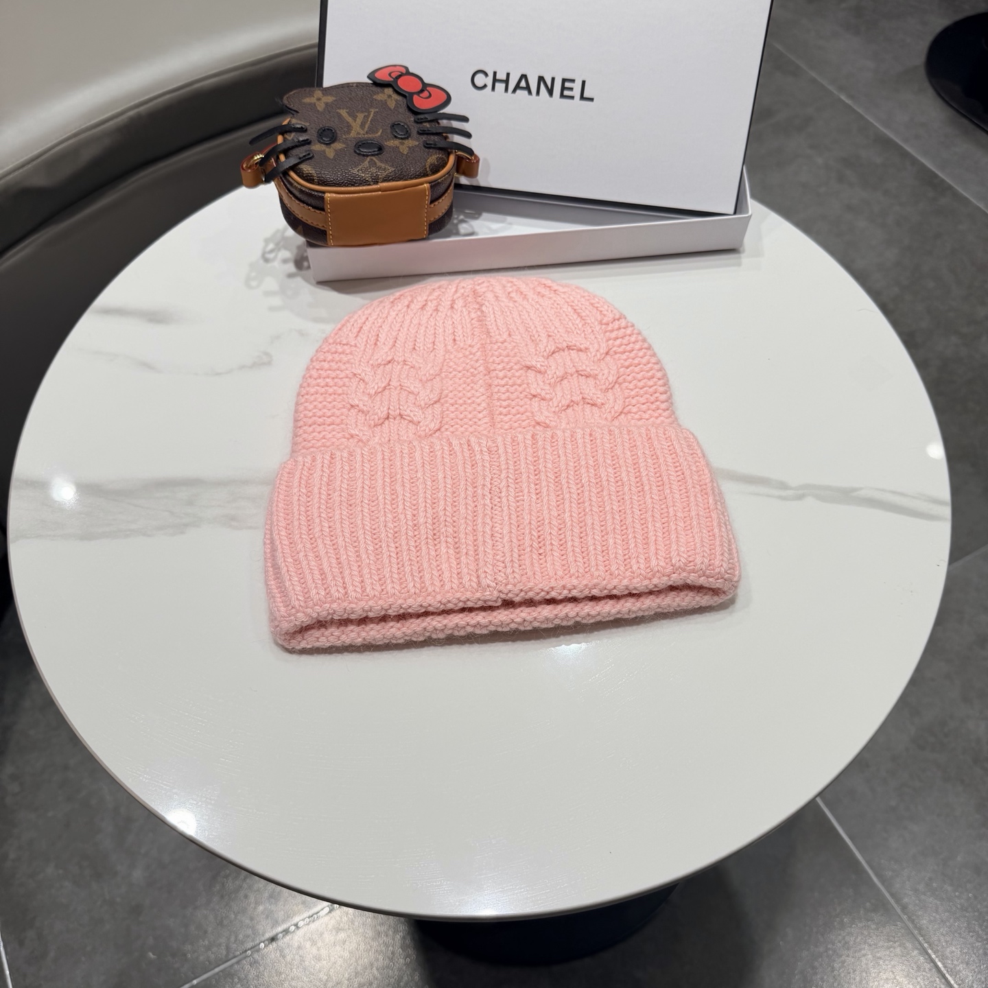 Chanel官网香奈儿羊毛+兔毛秋冬网红时尚博主推荐款毛线帽，小红书爆款，手感超柔软舒适的针织线帽，弹性极佳！