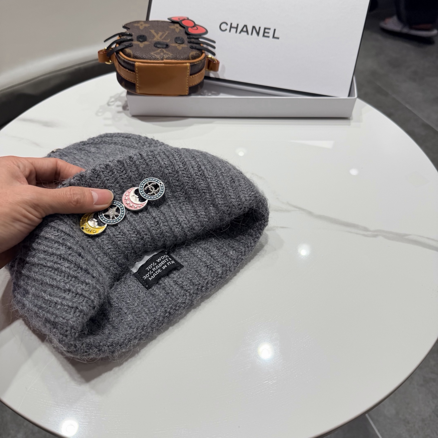 Chanel官网香奈儿羊毛+兔毛秋冬网红时尚博主推荐款毛线帽，小红书爆款，手感超柔软舒适的针织线帽，弹性极佳！