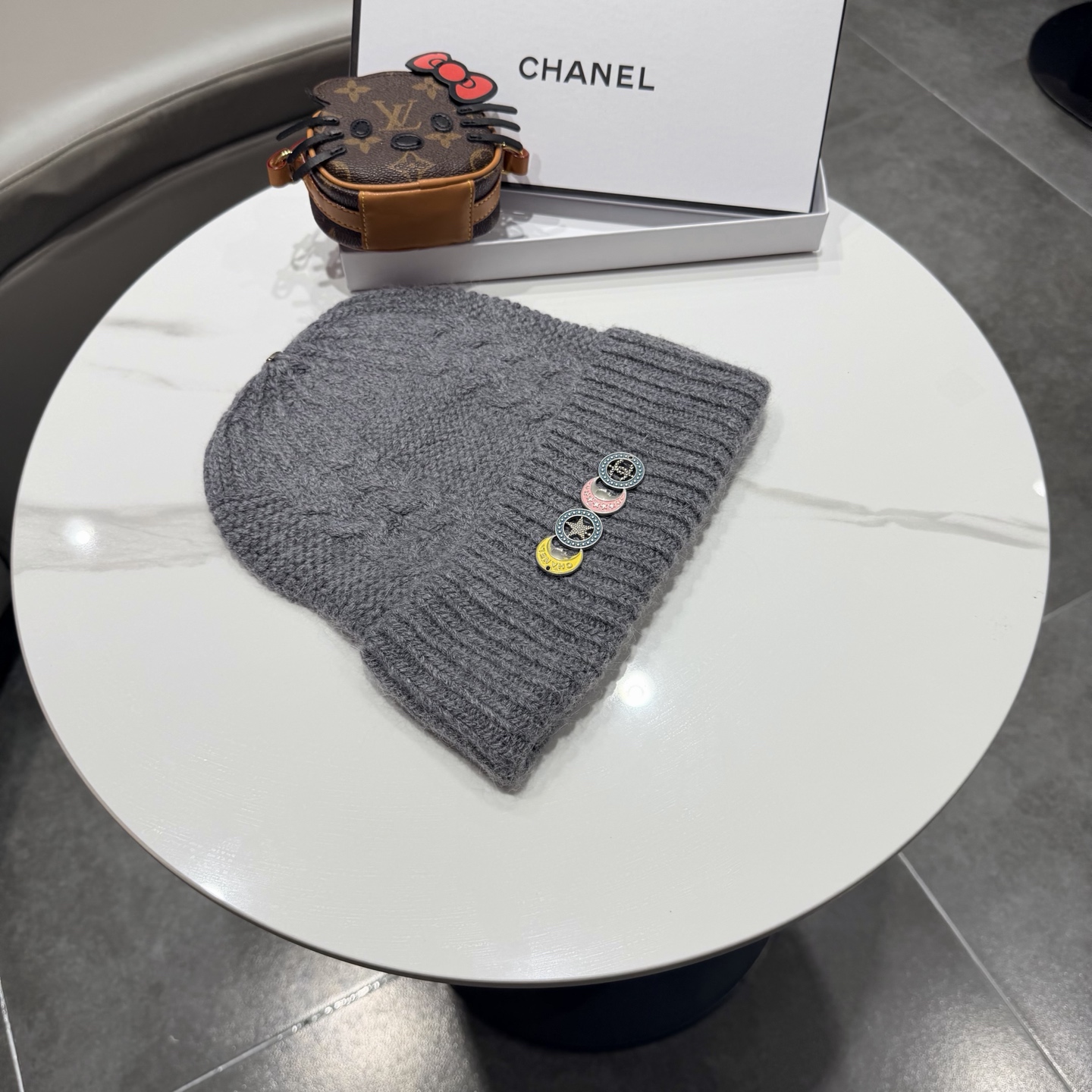 Chanel官网香奈儿羊毛+兔毛秋冬网红时尚博主推荐款毛线帽，小红书爆款，手感超柔软舒适的针织线帽，弹性极佳！