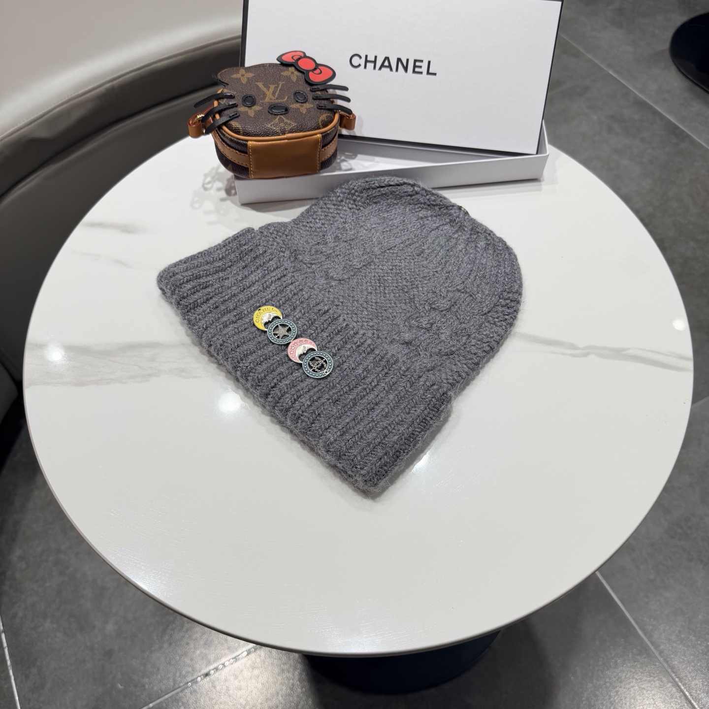 Chanel官网香奈儿羊毛+兔毛秋冬网红时尚博主推荐款毛线帽，小红书爆款，手感超柔软舒适的针织线帽，弹性极佳！