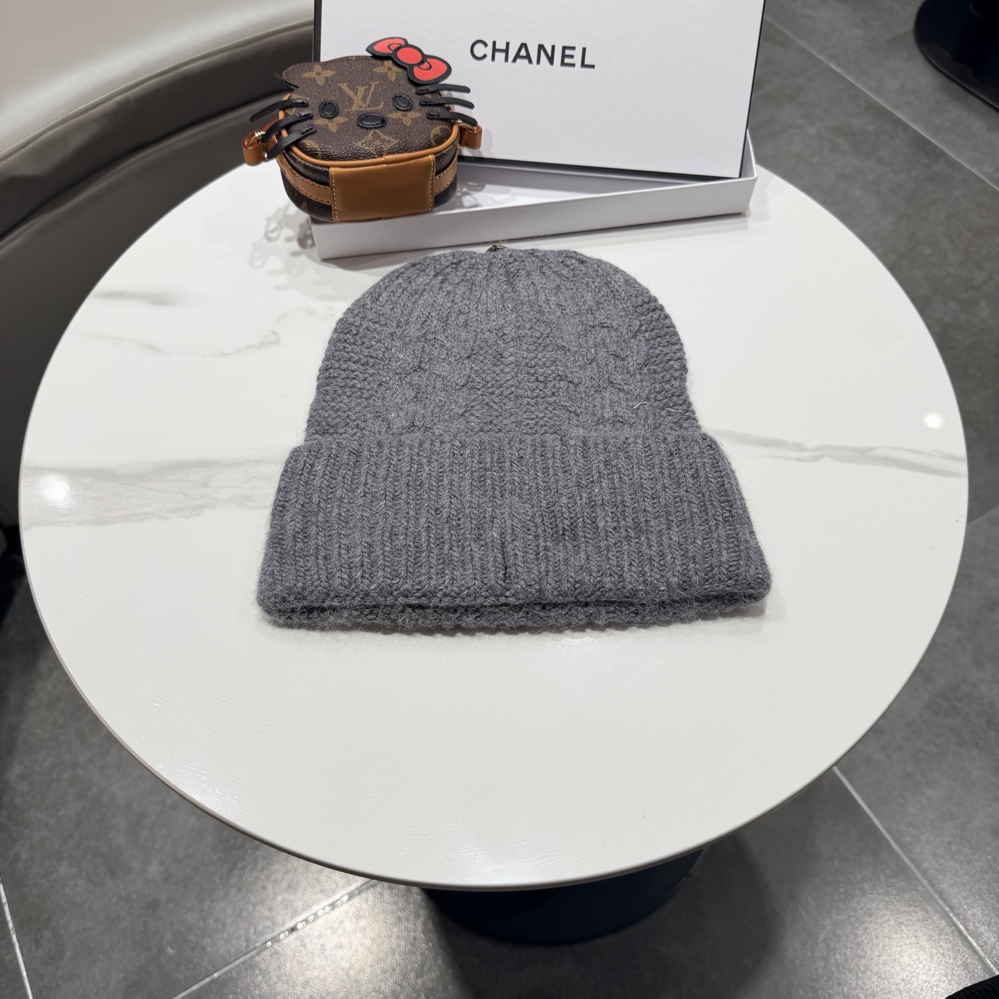 Chanel官网香奈儿羊毛+兔毛秋冬网红时尚博主推荐款毛线帽，小红书爆款，手感超柔软舒适的针织线帽，弹性极佳！