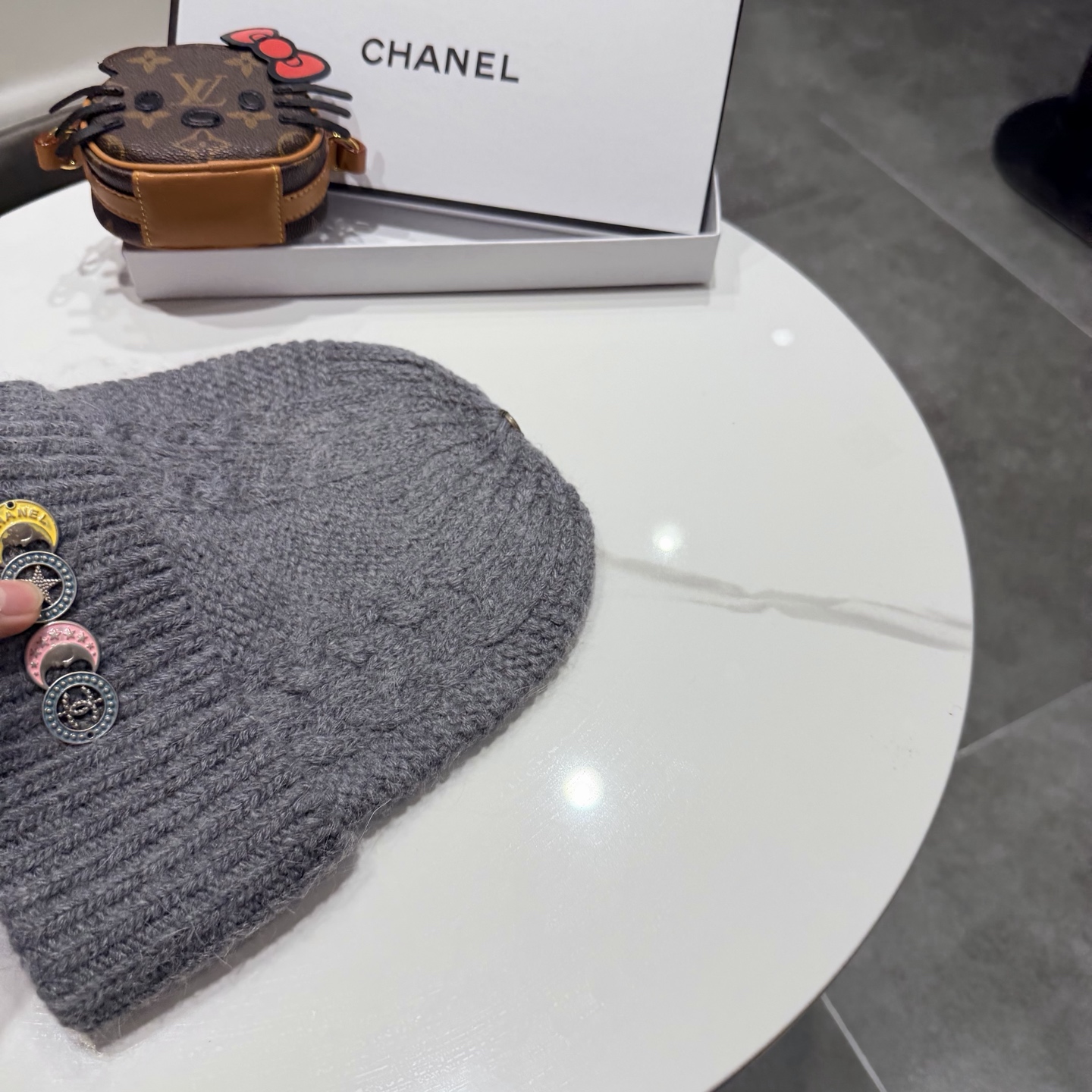 Chanel官网香奈儿羊毛+兔毛秋冬网红时尚博主推荐款毛线帽，小红书爆款，手感超柔软舒适的针织线帽，弹性极佳！