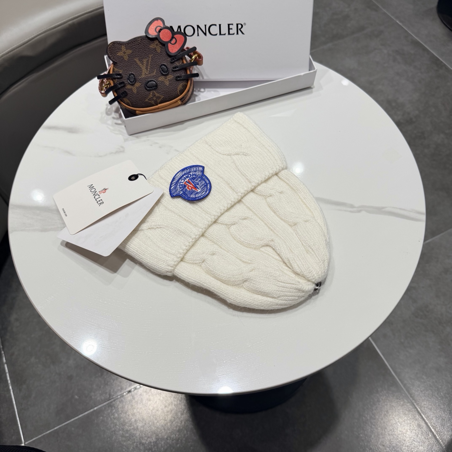 帽子Moncler 蒙口套装秋冬款翻边羊毛针织毛线帽 高品质定制！这款必定是极简主义的最爱 干净，利索，时尚百搭，绝对不