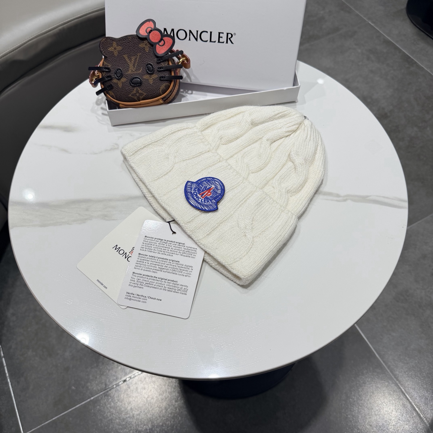 帽子Moncler 蒙口套装秋冬款翻边羊毛针织毛线帽 高品质定制！这款必定是极简主义的最爱 干净，利索，时尚百搭，绝对不
