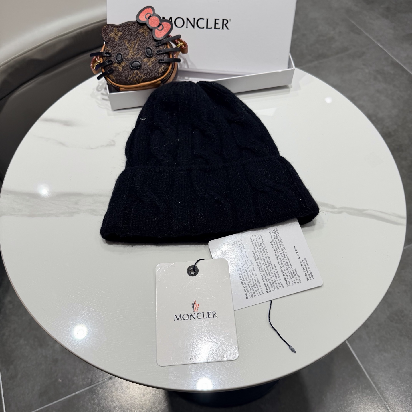 帽子Moncler 蒙口套装秋冬款翻边羊毛针织毛线帽 高品质定制！这款必定是极简主义的最爱 干净，利索，时尚百搭，绝对不