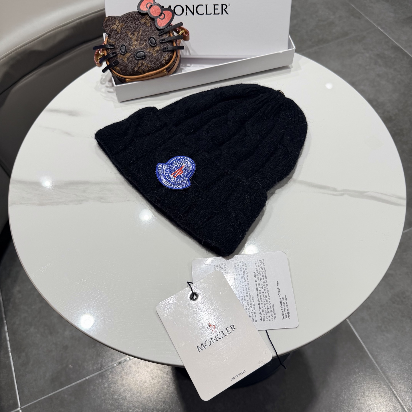 帽子Moncler 蒙口套装秋冬款翻边羊毛针织毛线帽 高品质定制！这款必定是极简主义的最爱 干净，利索，时尚百搭，绝对不
