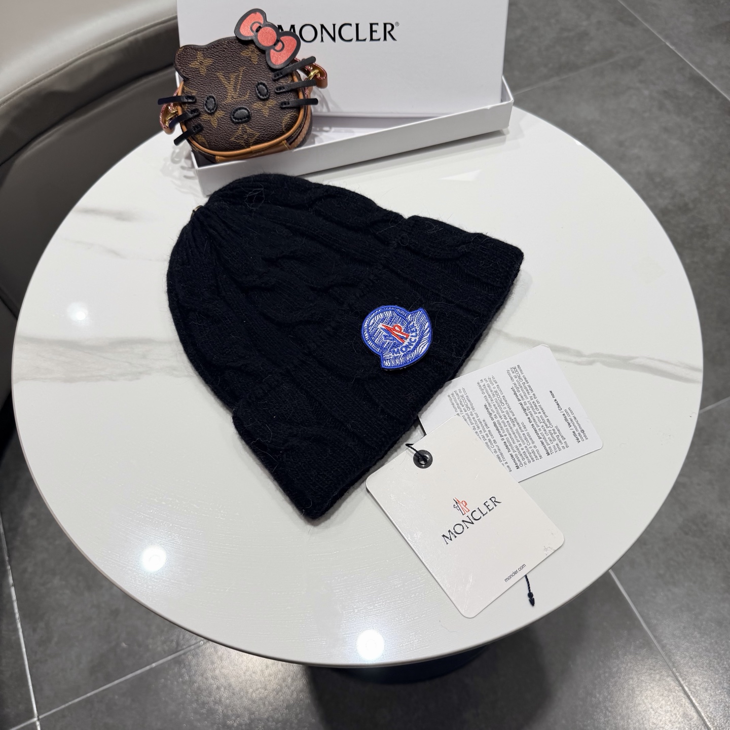 帽子Moncler 蒙口套装秋冬款翻边羊毛针织毛线帽 高品质定制！这款必定是极简主义的最爱 干净，利索，时尚百搭，绝对不