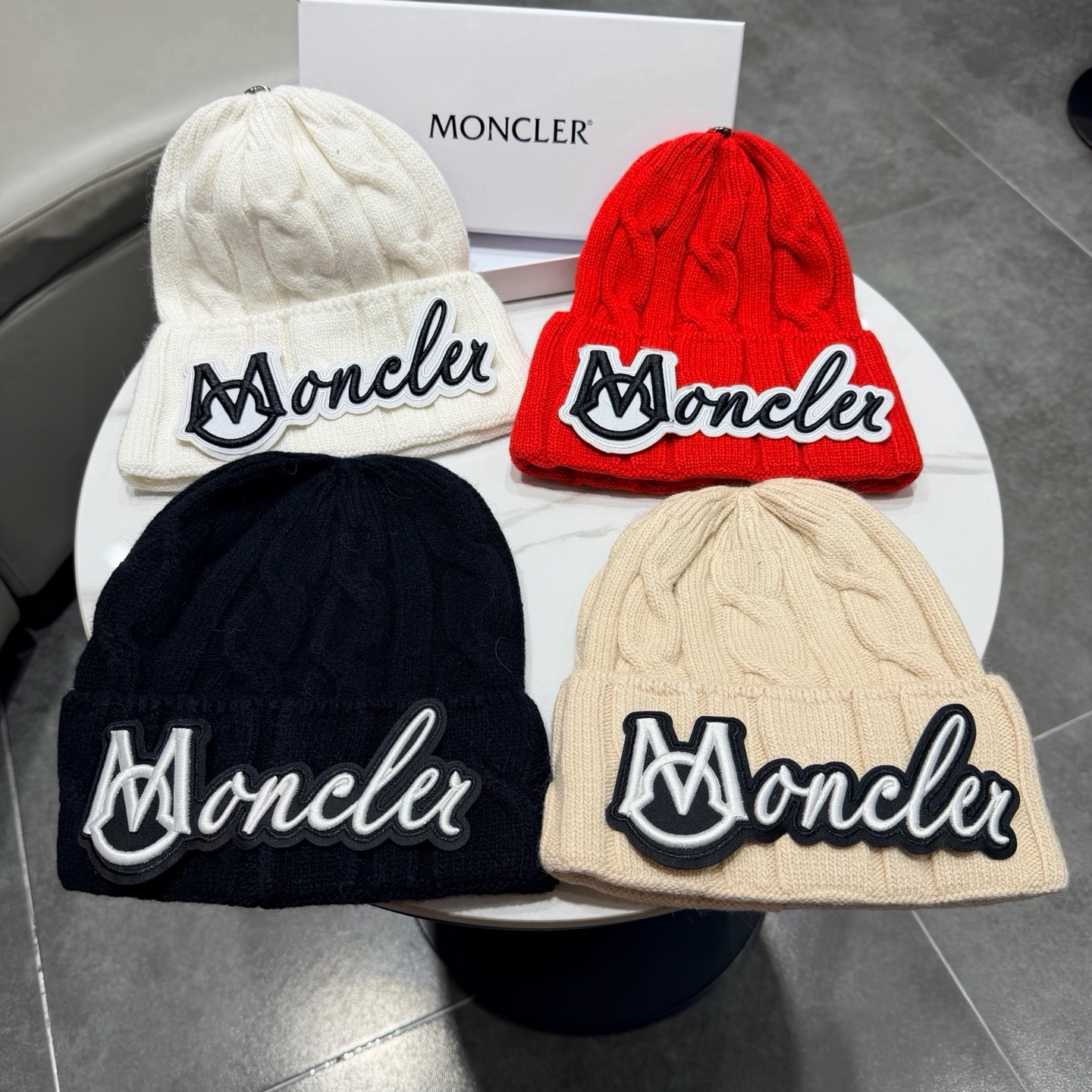 高版本！！！蒙口MONCLER高品质针织兔羊毛毛线帽 超经典不过时的一款秋冬冷帽🥶 懂货的小姐姐必入款，帽型质量市场都有