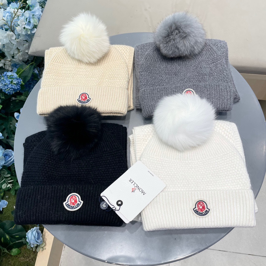 Moncler蒙口新款针织围巾套装  围巾帽加狐狸毛球套装，大气高颜值，手感无比舒适