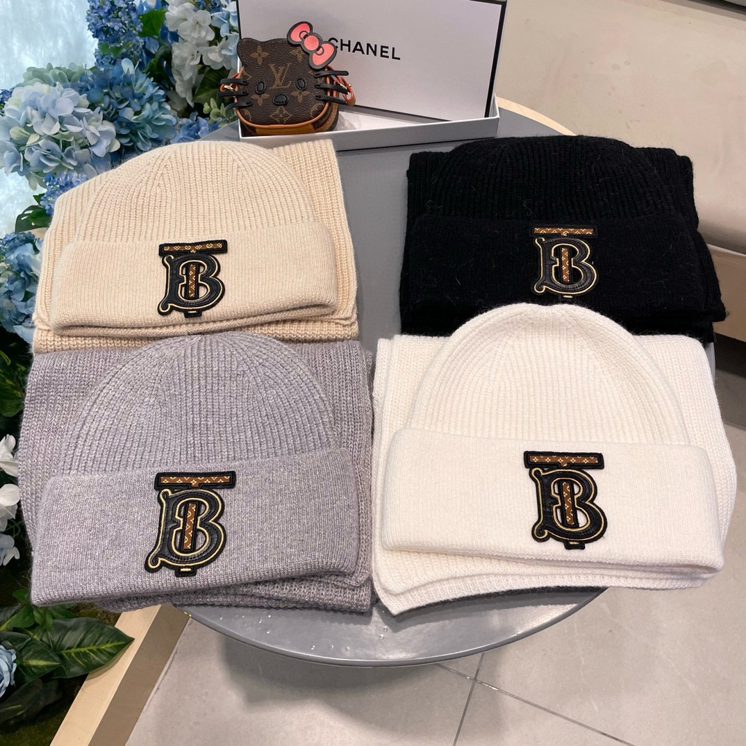 巴宝莉 BURBERRY小红书爆款，官网新品经典套装帽子！帽子➕围巾！手感一级棒！暖暖哒超级舒服～这个冬天你就差这么一套