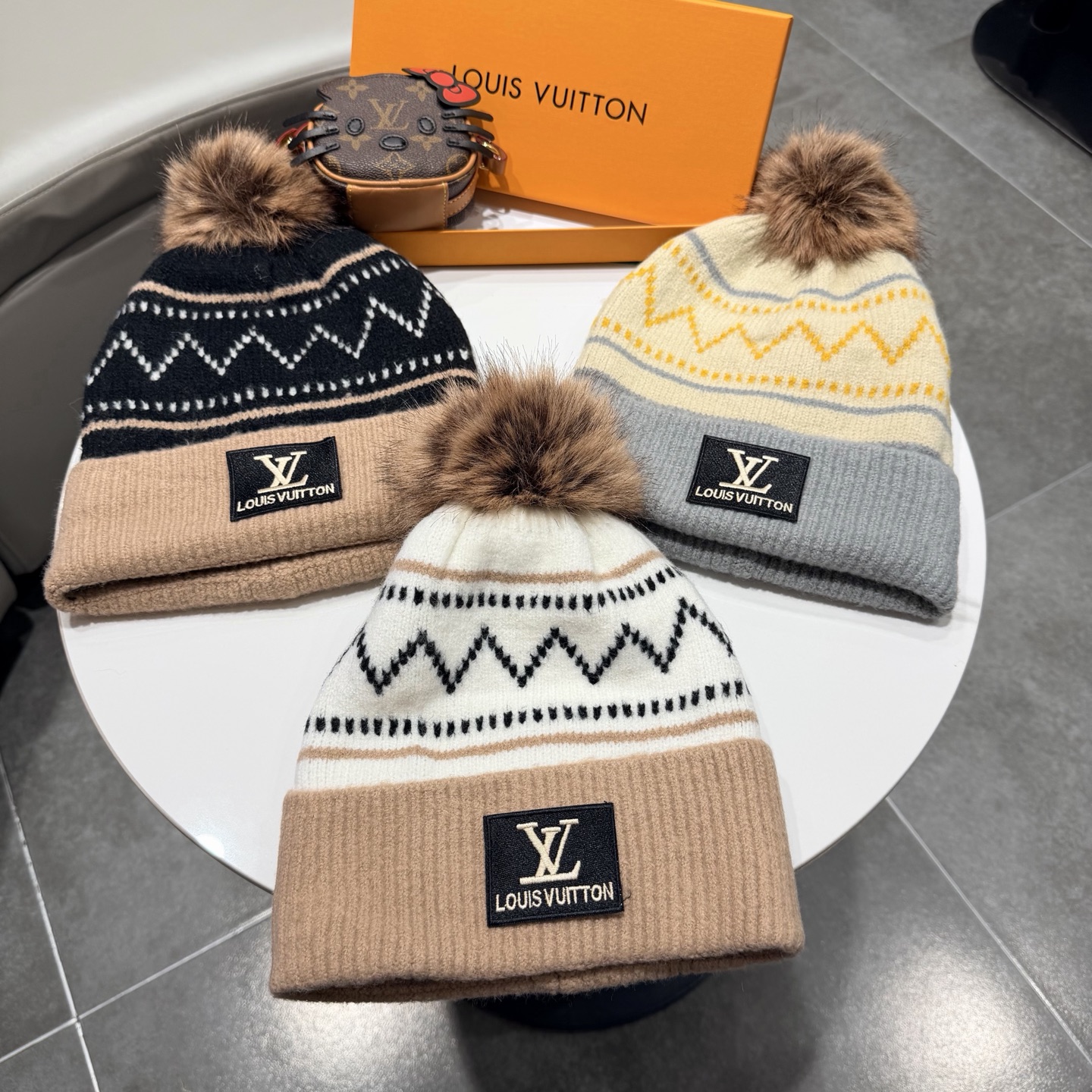 路易威登毛线帽LouisVuitton😍新款LV毛线帽，♥️高端大气，百搭款🤗男女通用！跑量！