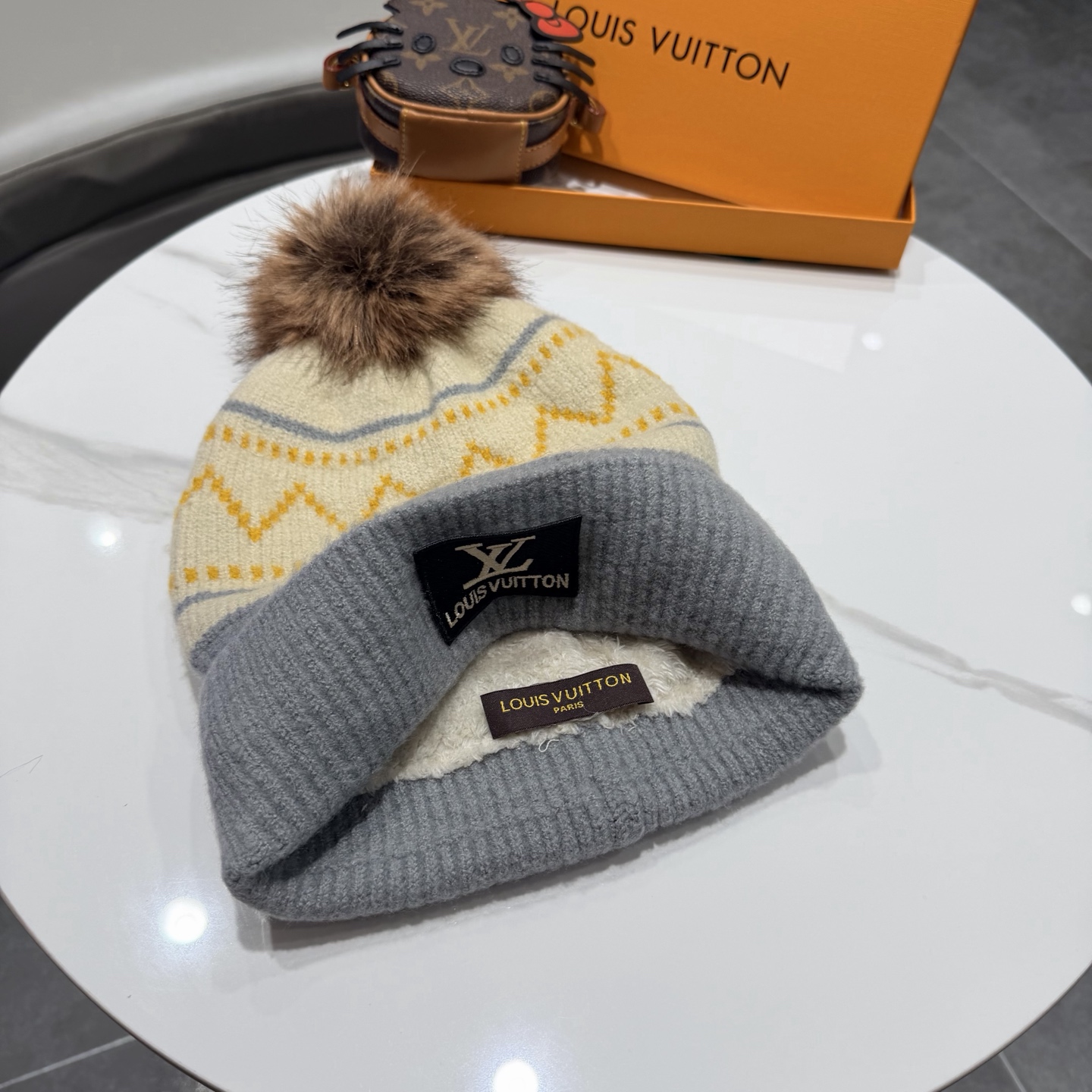路易威登毛线帽LouisVuitton😍新款LV毛线帽，♥️高端大气，百搭款🤗男女通用！跑量！