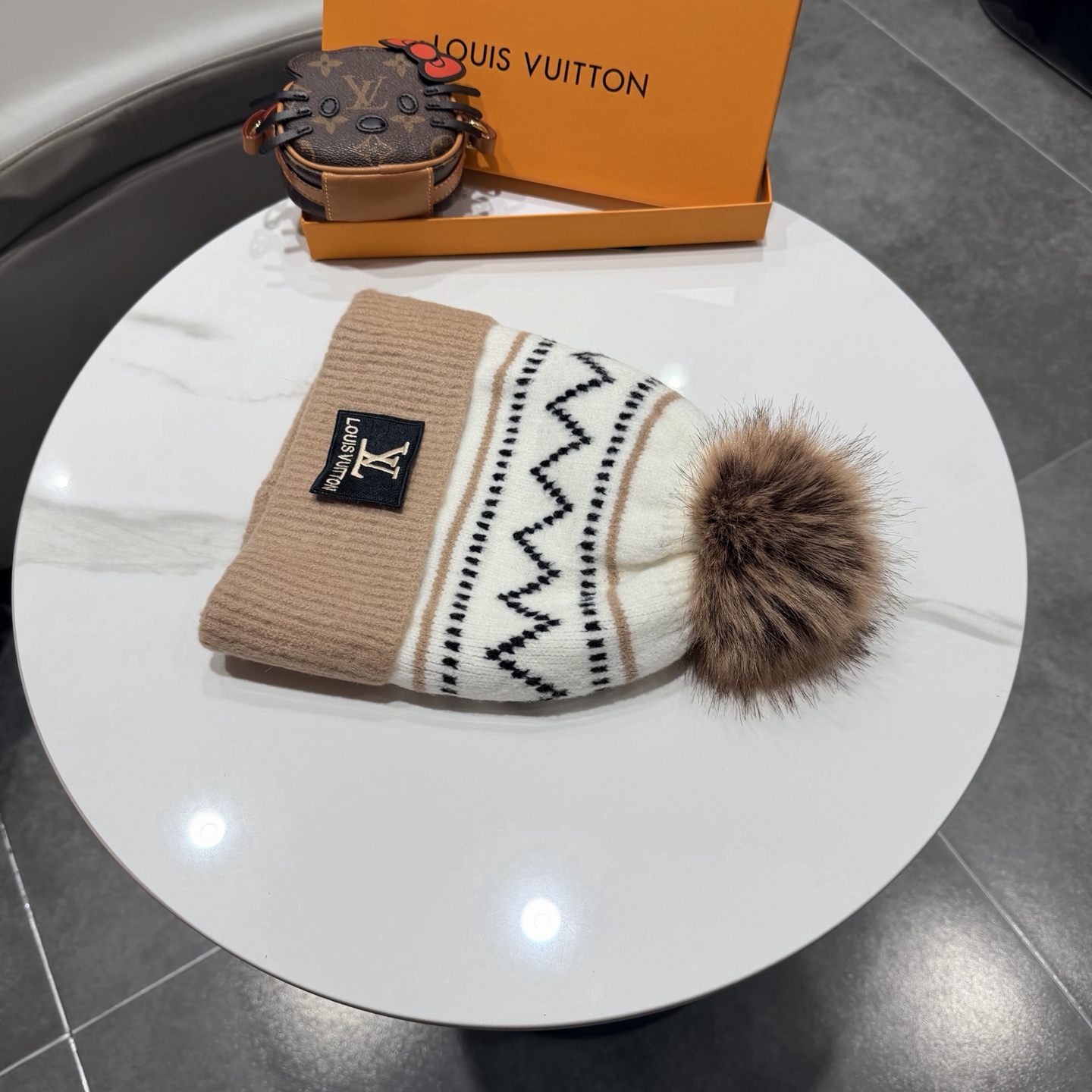 路易威登毛线帽LouisVuitton😍新款LV毛线帽，♥️高端大气，百搭款🤗男女通用！跑量！