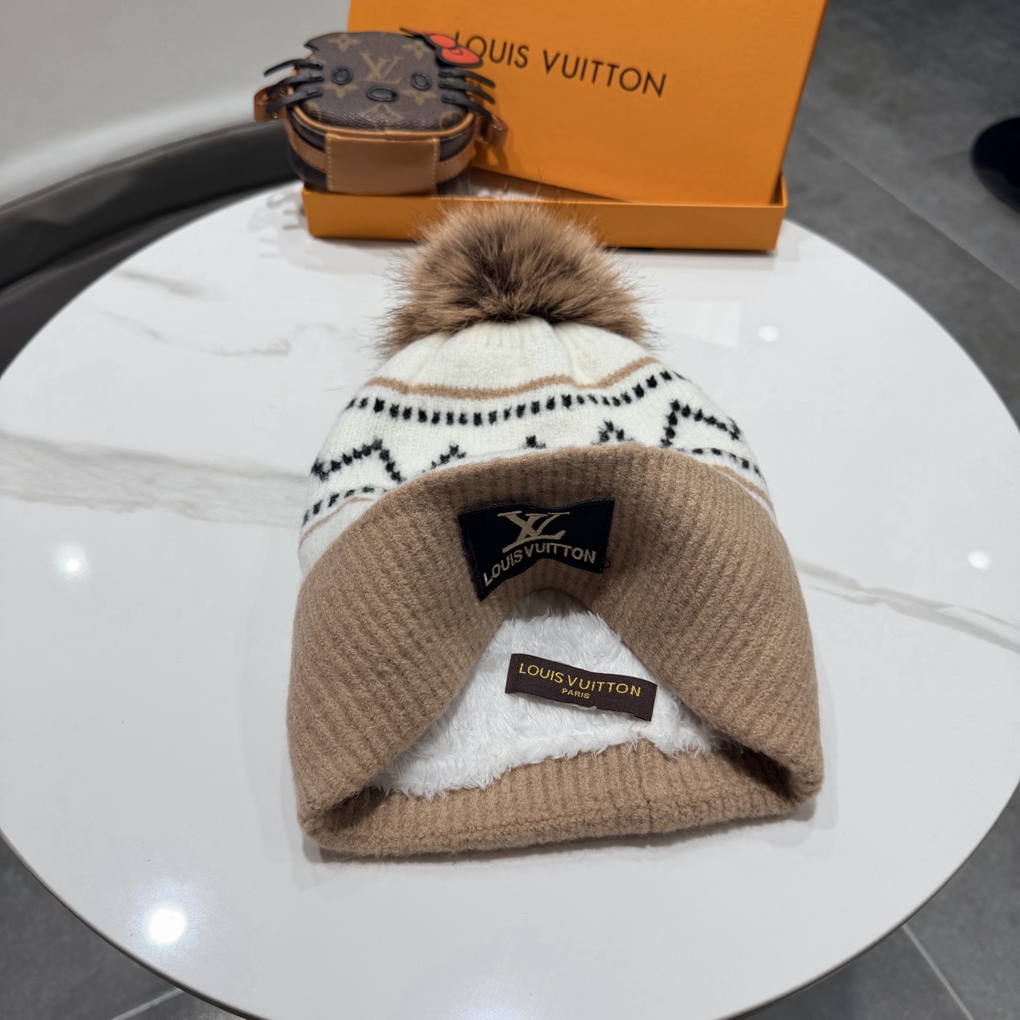 路易威登毛线帽LouisVuitton😍新款LV毛线帽，♥️高端大气，百搭款🤗男女通用！跑量！