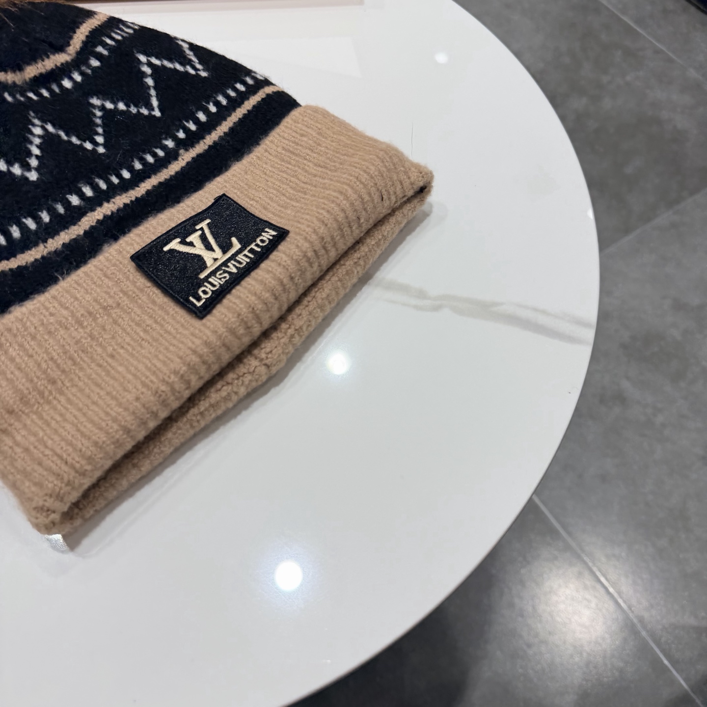 路易威登毛线帽LouisVuitton😍新款LV毛线帽，♥️高端大气，百搭款🤗男女通用！跑量！