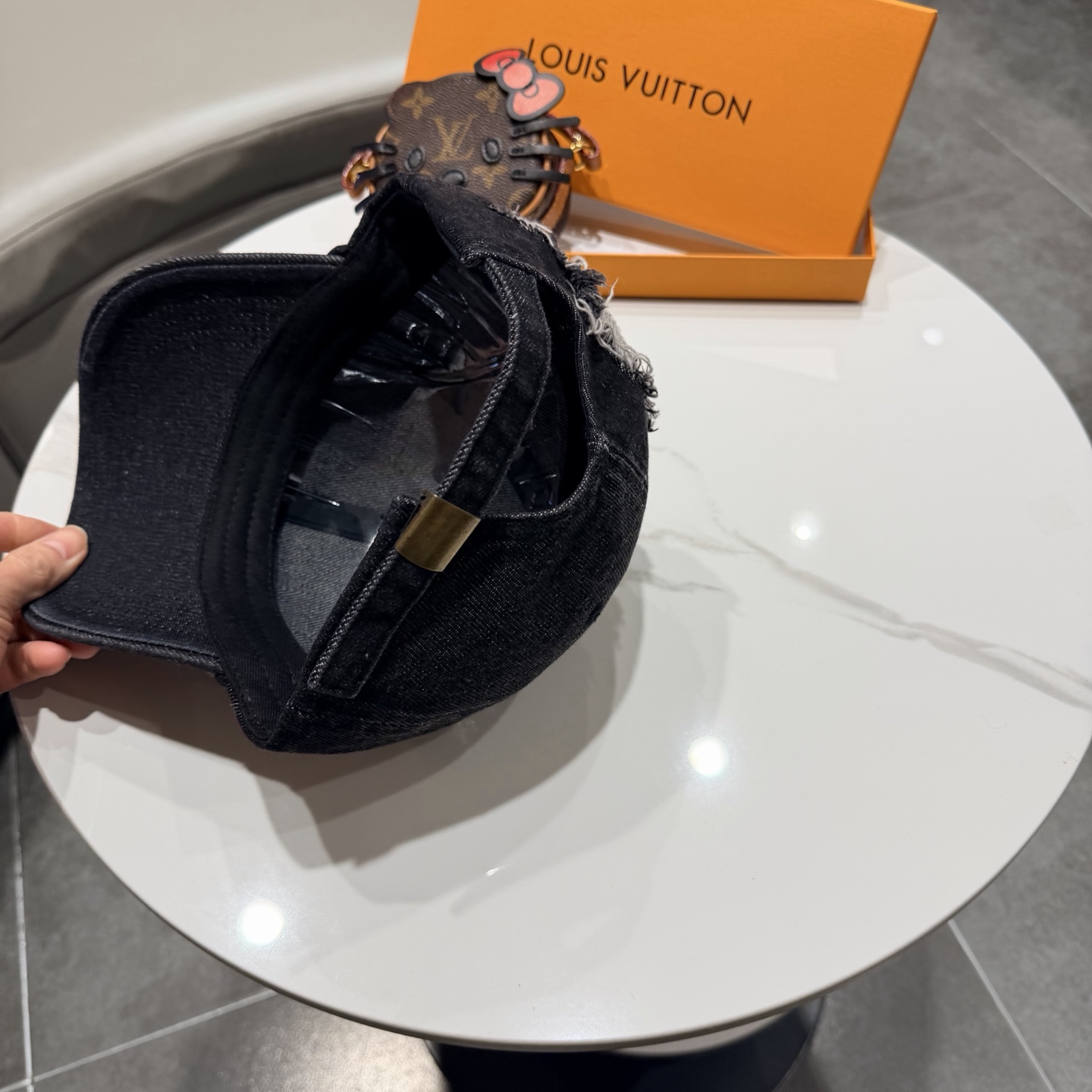 Lv路易威登 新款专柜同步牛仔洗水刺绣棒球帽 新款上架💙💙 今年家每款帽子都想拥有～设计轻易休闲时髦又带