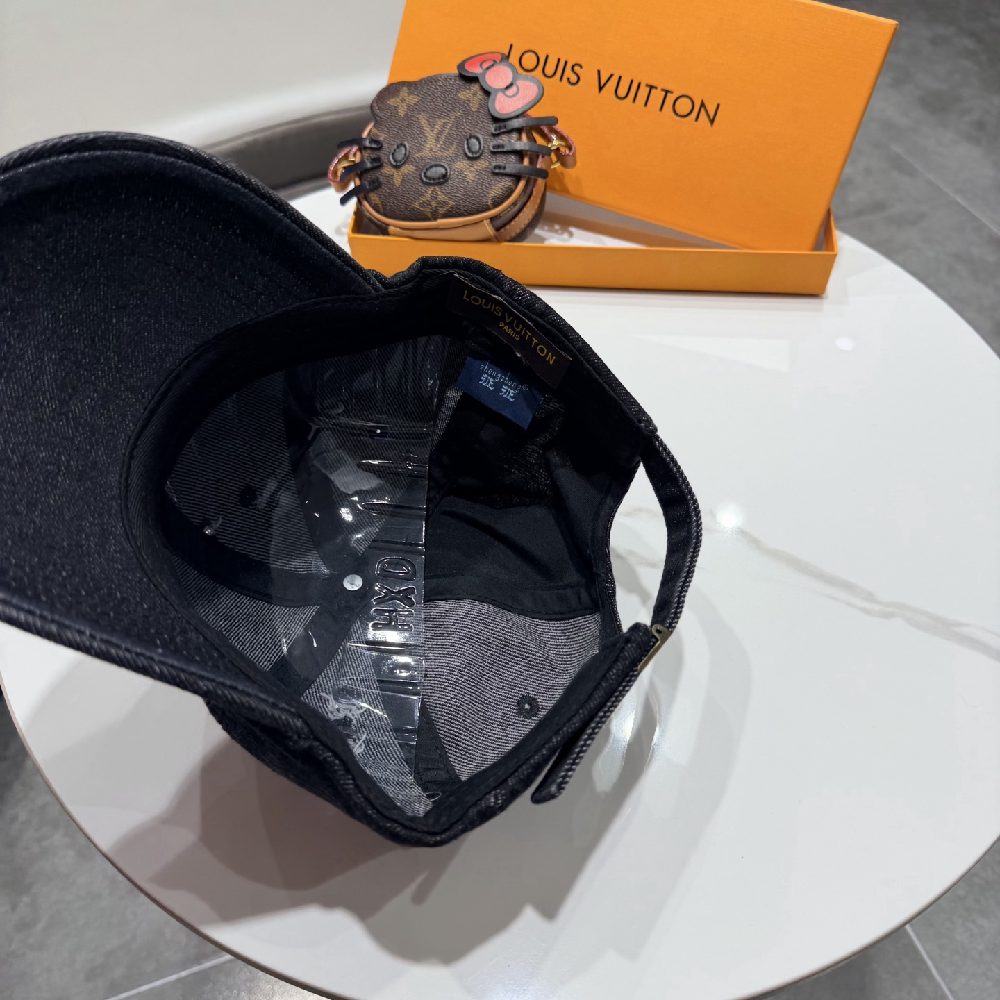 Lv路易威登 新款专柜同步牛仔洗水刺绣棒球帽 新款上架💙💙 今年家每款帽子都想拥有～设计轻易休闲时髦又带