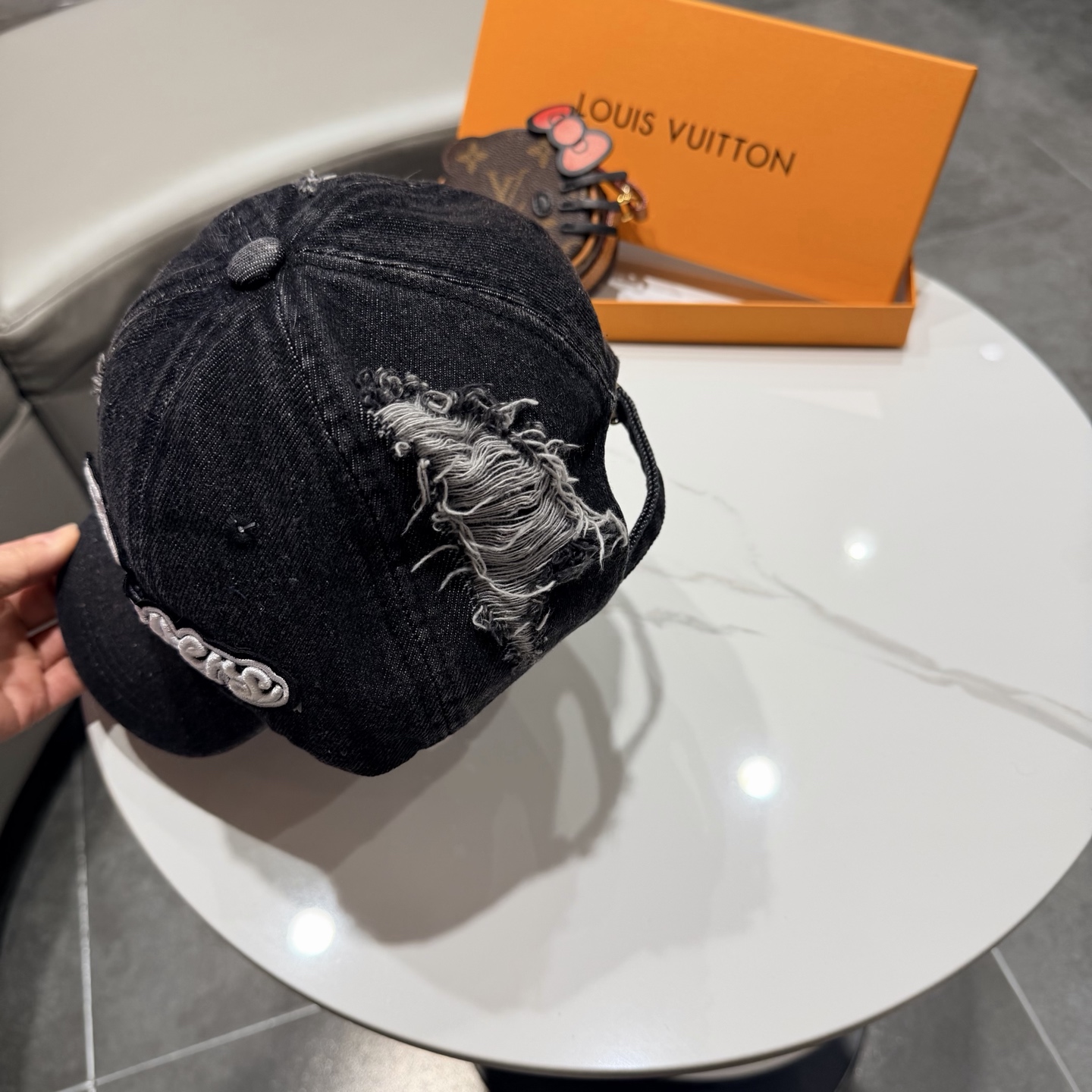 Lv路易威登 新款专柜同步牛仔洗水刺绣棒球帽 新款上架💙💙 今年家每款帽子都想拥有～设计轻易休闲时髦又带