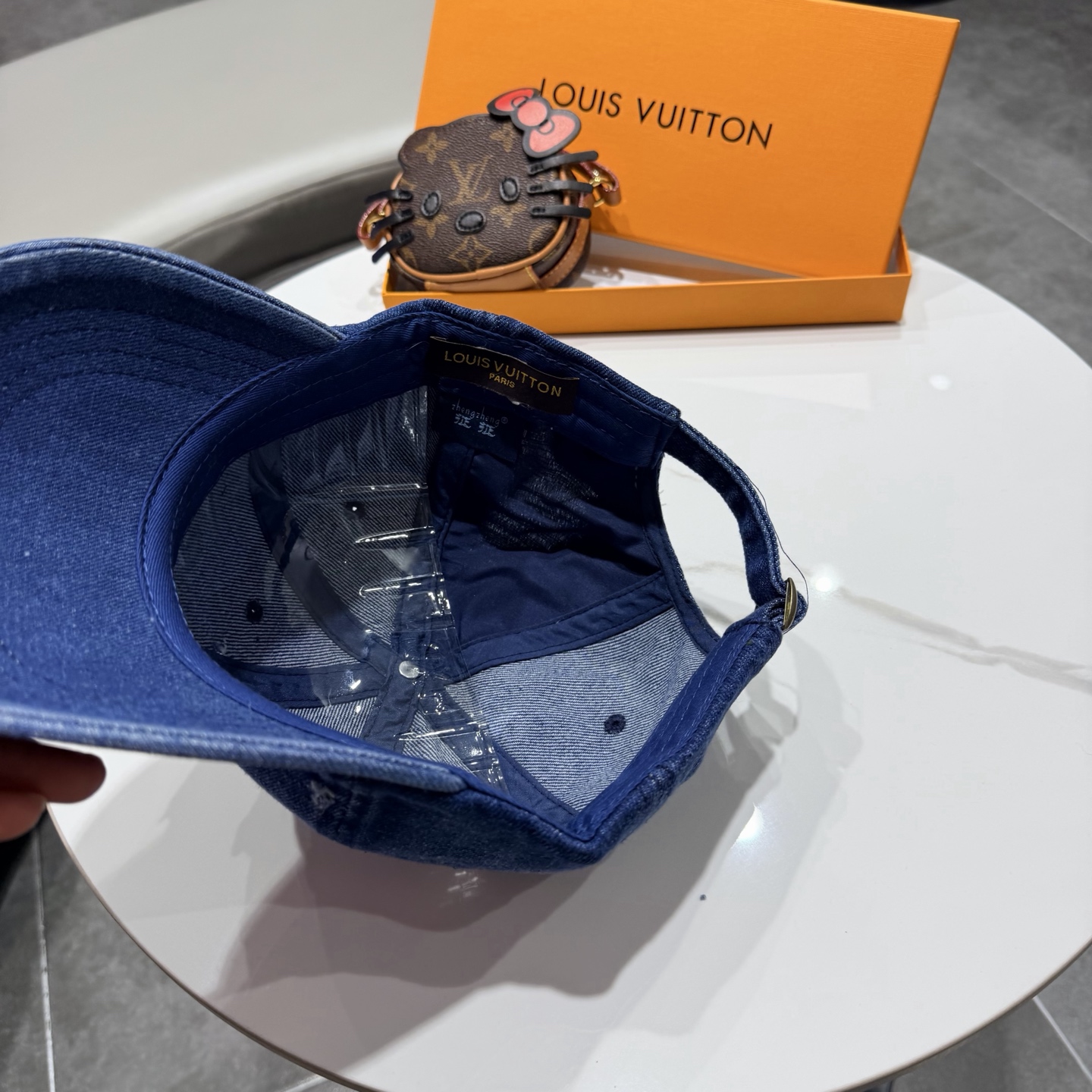 Lv路易威登 新款专柜同步牛仔洗水刺绣棒球帽 新款上架💙💙 今年家每款帽子都想拥有～设计轻易休闲时髦又带