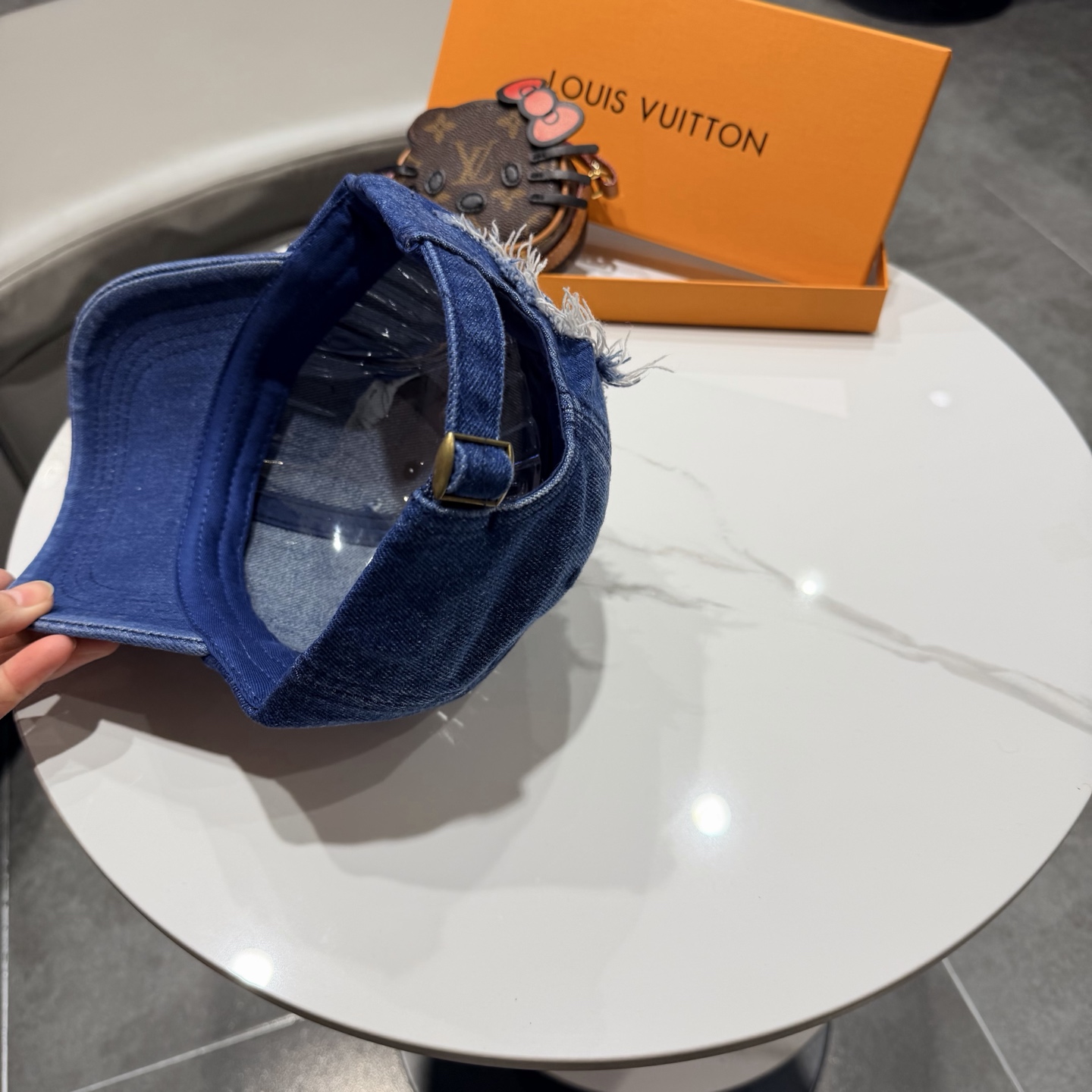 Lv路易威登 新款专柜同步牛仔洗水刺绣棒球帽 新款上架💙💙 今年家每款帽子都想拥有～设计轻易休闲时髦又带