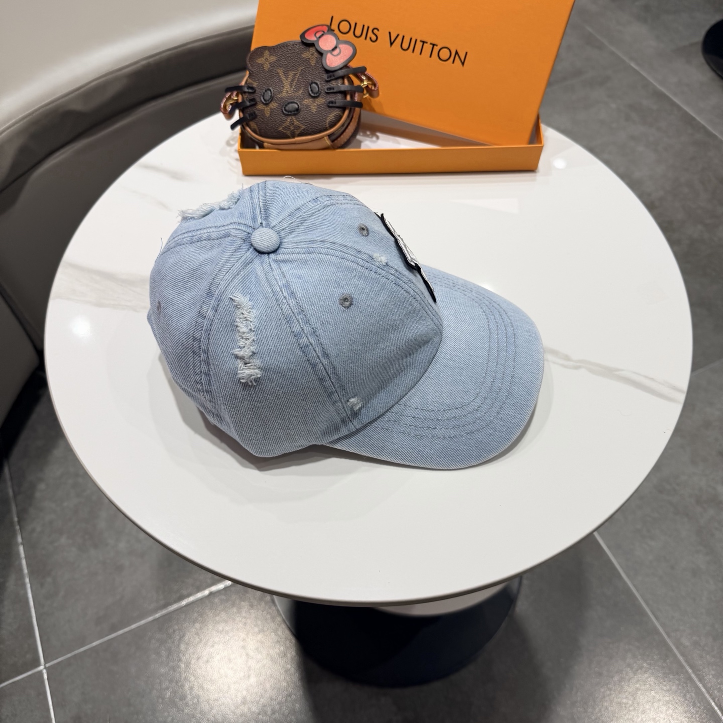 Lv路易威登 新款专柜同步牛仔洗水刺绣棒球帽 新款上架💙💙 今年家每款帽子都想拥有～设计轻易休闲时髦又带