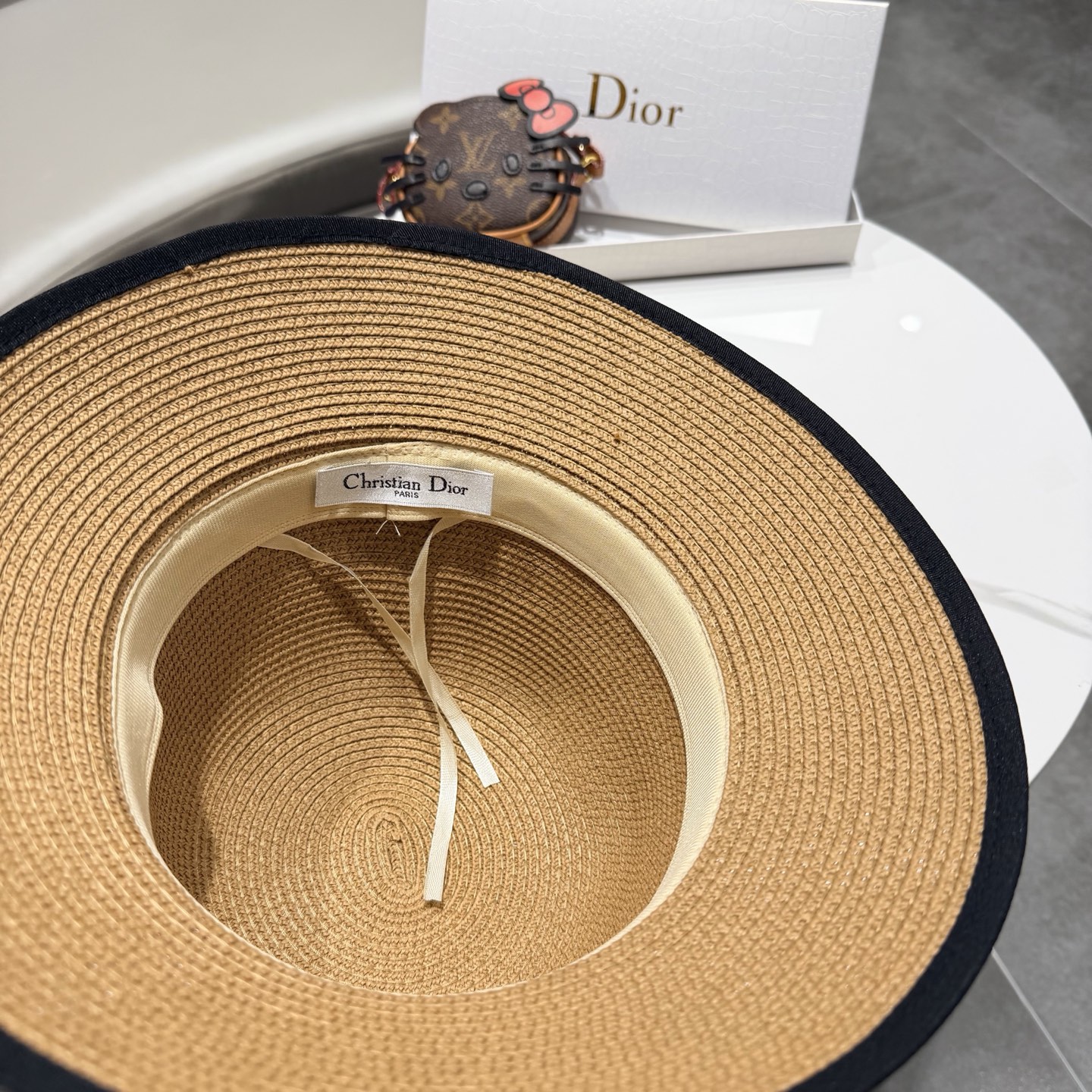 【DIOR迪奥】2026新款镂空大沿礼帽盆帽草帽，出街必备超好搭配，有调节绳