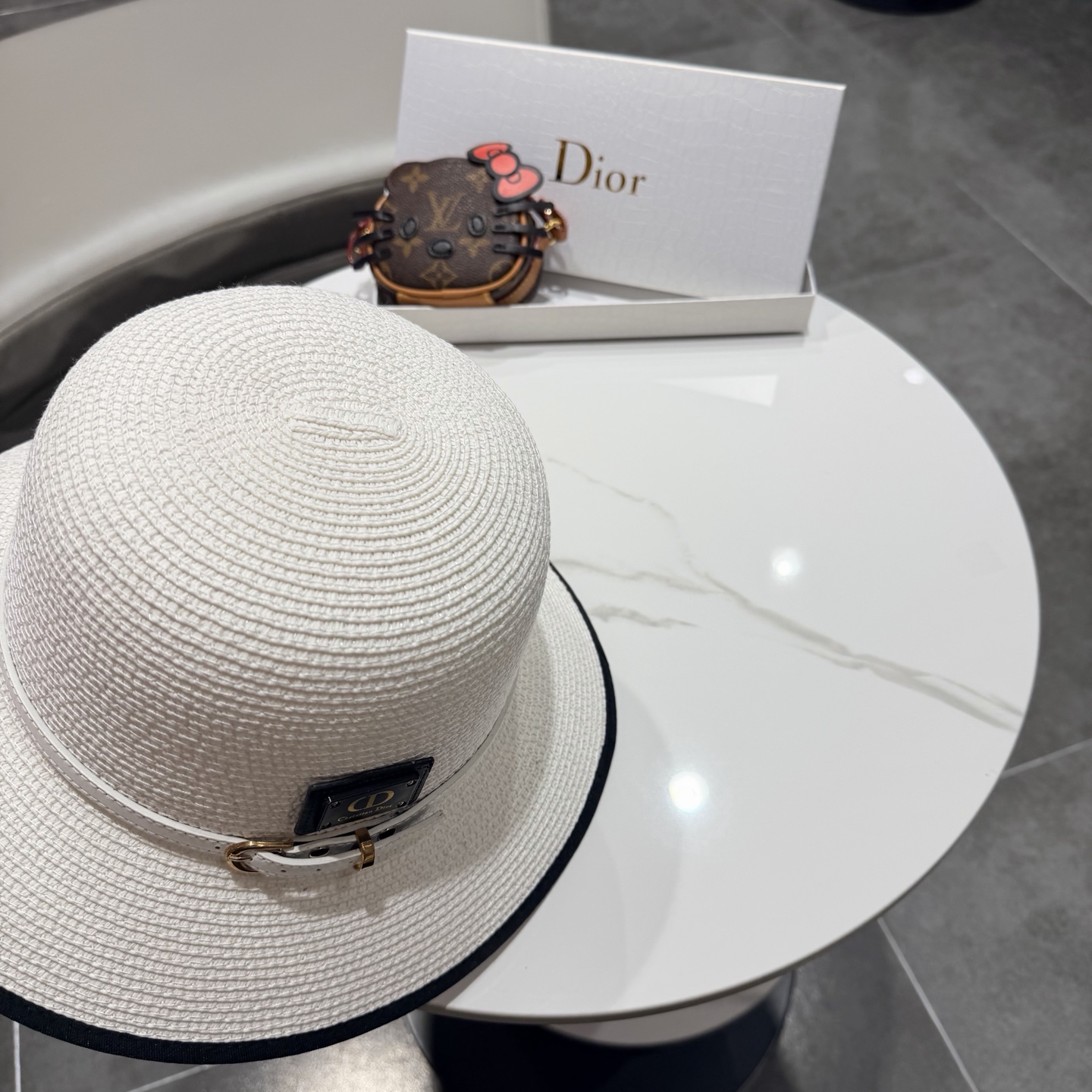 【DIOR迪奥】2026新款镂空大沿礼帽盆帽草帽，出街必备超好搭配，有调节绳