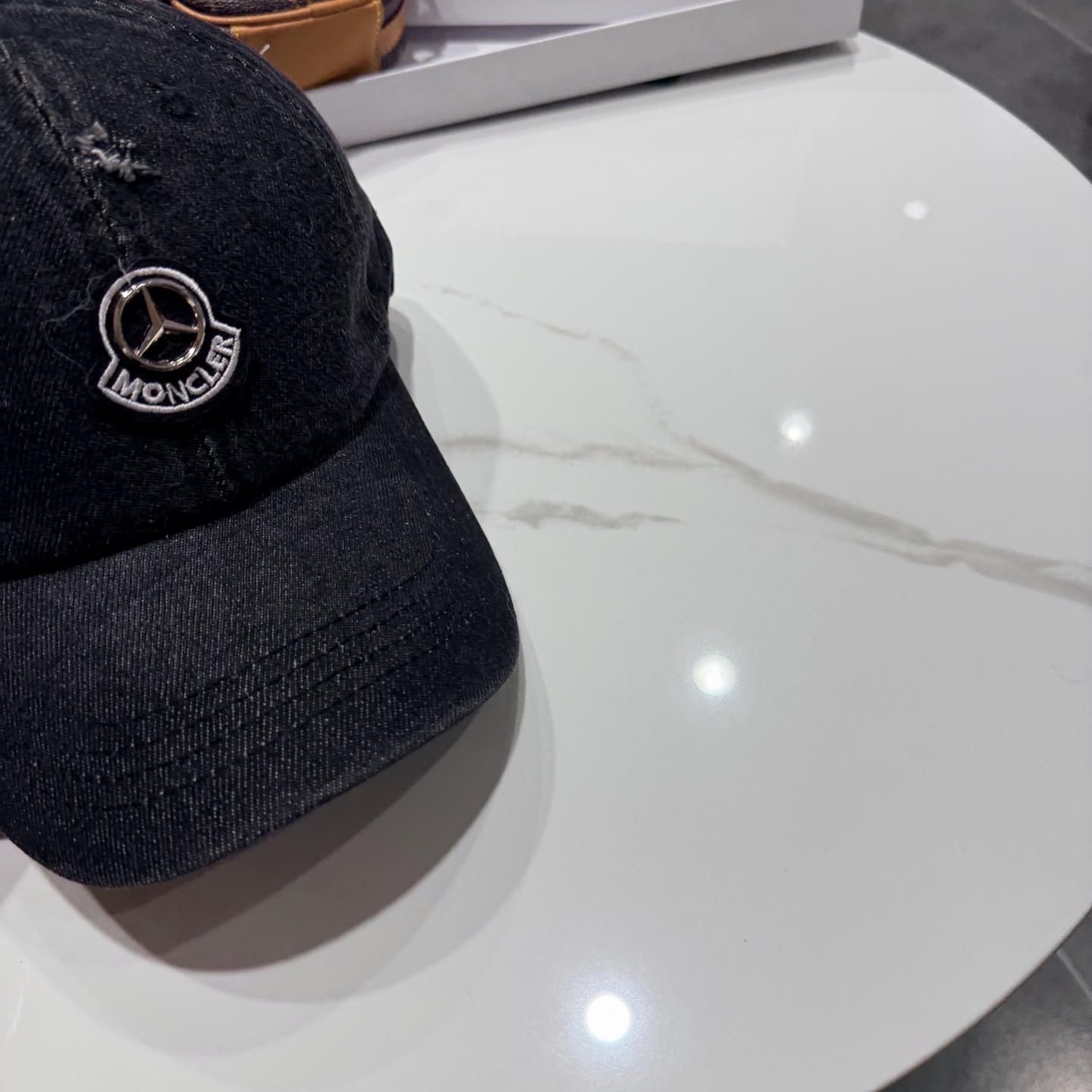 蒙口moncler的春季破洞 棒球帽，四季都通用👍 闭眼入阿铁子们❗️