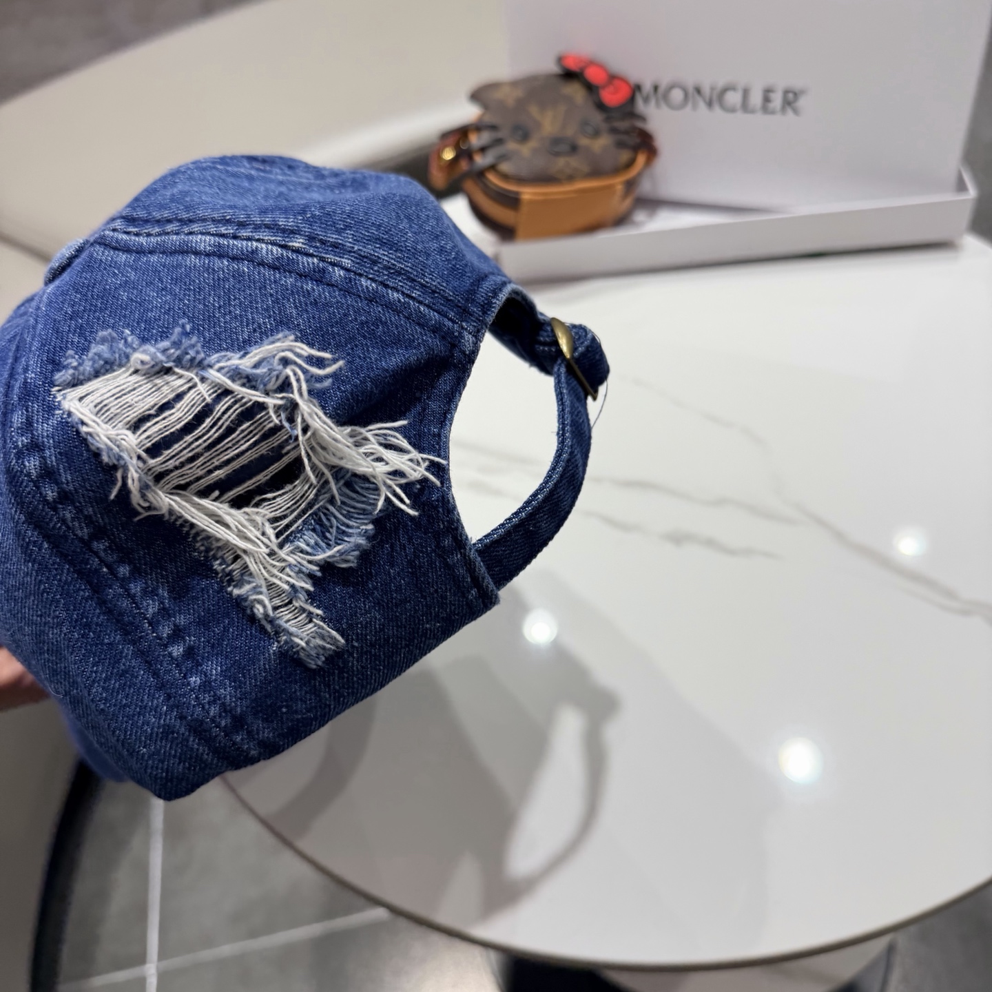 蒙口moncler的春季破洞 棒球帽，四季都通用👍 闭眼入阿铁子们❗️