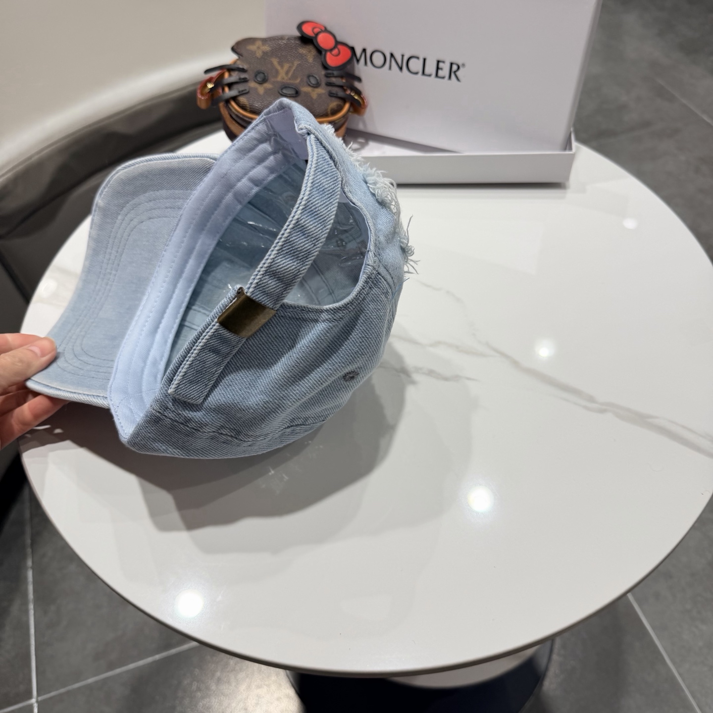 蒙口moncler的春季破洞 棒球帽，四季都通用👍 闭眼入阿铁子们❗️