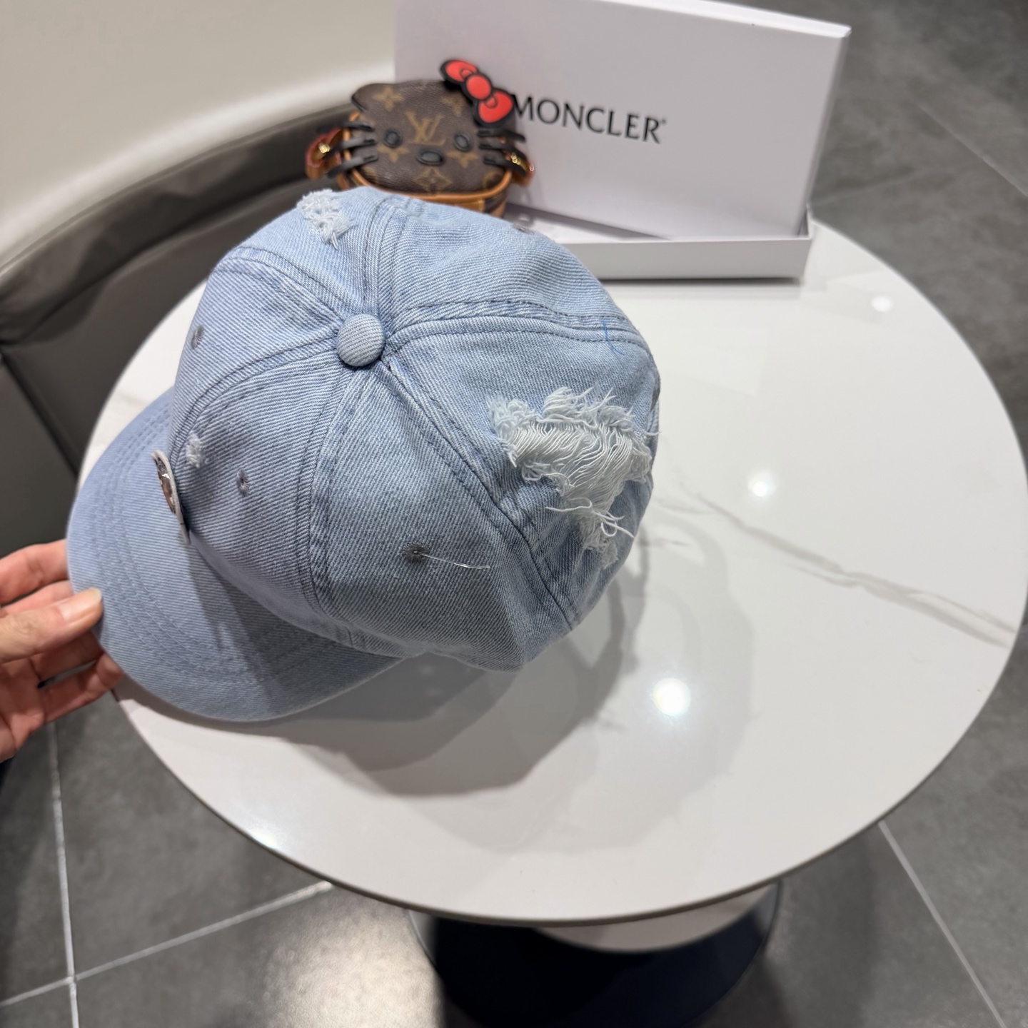 蒙口moncler的春季破洞 棒球帽，四季都通用👍 闭眼入阿铁子们❗️