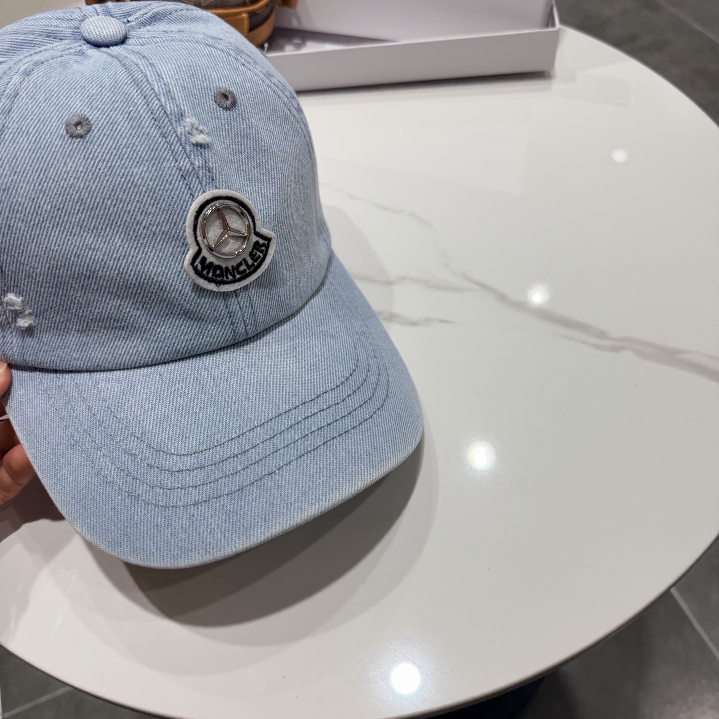 蒙口moncler的春季破洞 棒球帽，四季都通用👍 闭眼入阿铁子们❗️