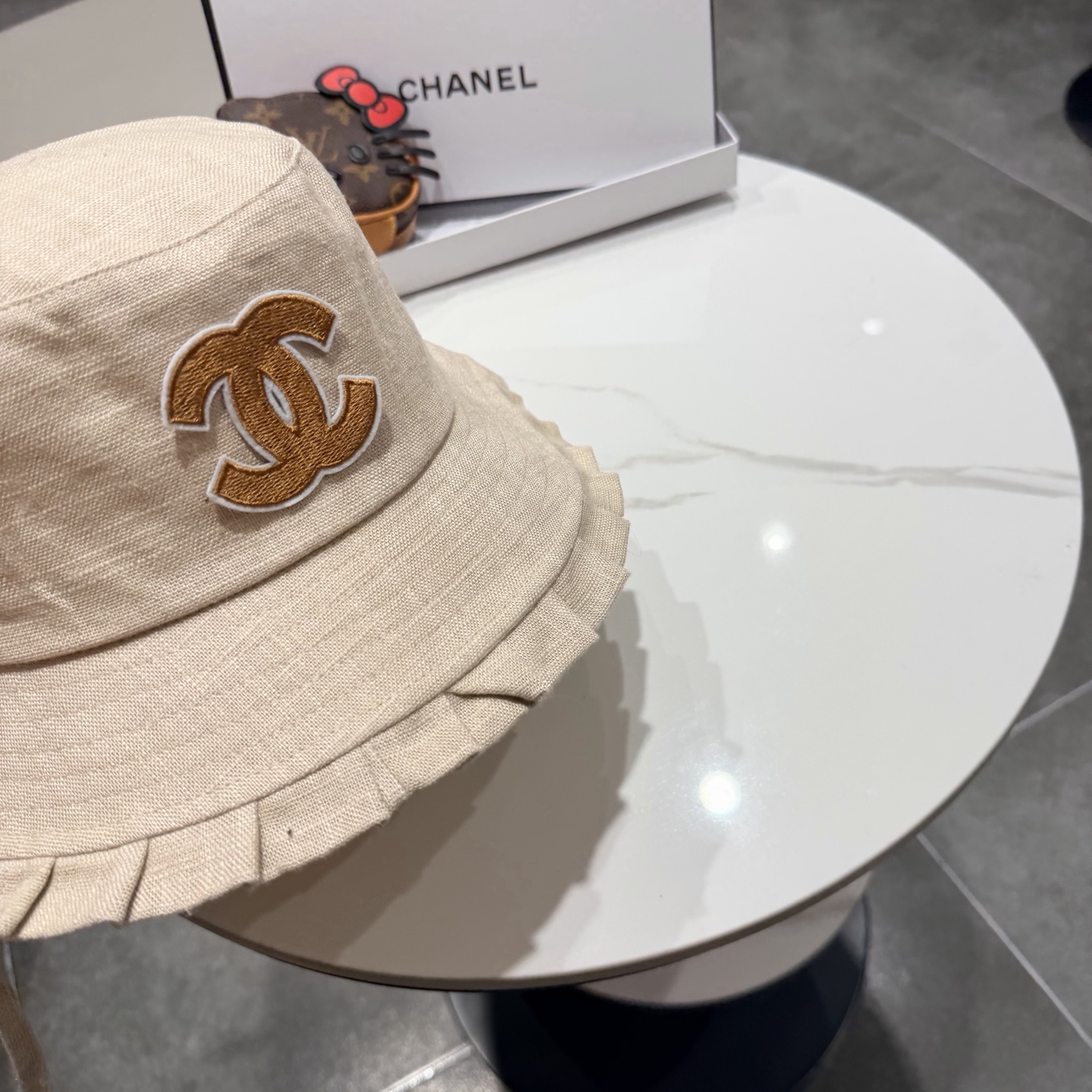 Chanel日系亚麻防紫外线系带渔夫帽女26春夏气质款透气显脸小出游遮脸帽