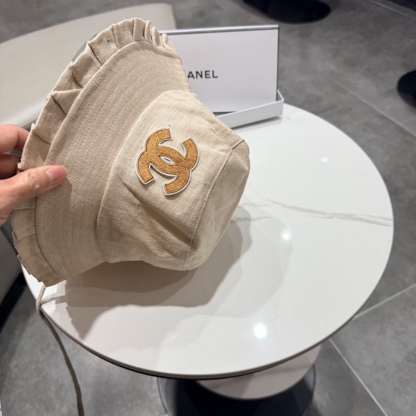 Chanel日系亚麻防紫外线系带渔夫帽女26春夏气质款透气显脸小出游遮脸帽