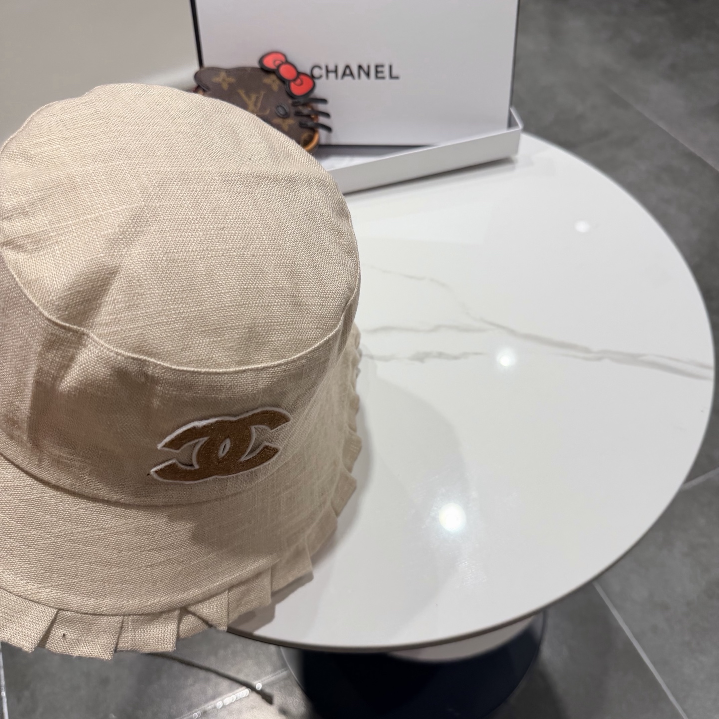 Chanel日系亚麻防紫外线系带渔夫帽女26春夏气质款透气显脸小出游遮脸帽