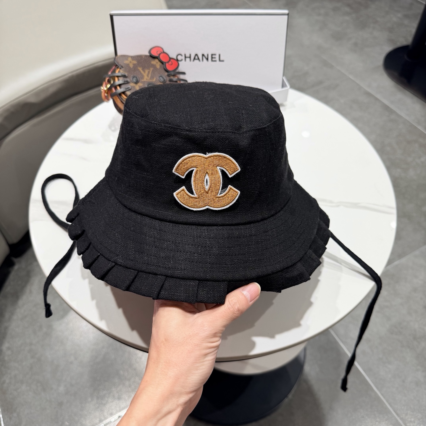 Chanel日系亚麻防紫外线系带渔夫帽女26春夏气质款透气显脸小出游遮脸帽