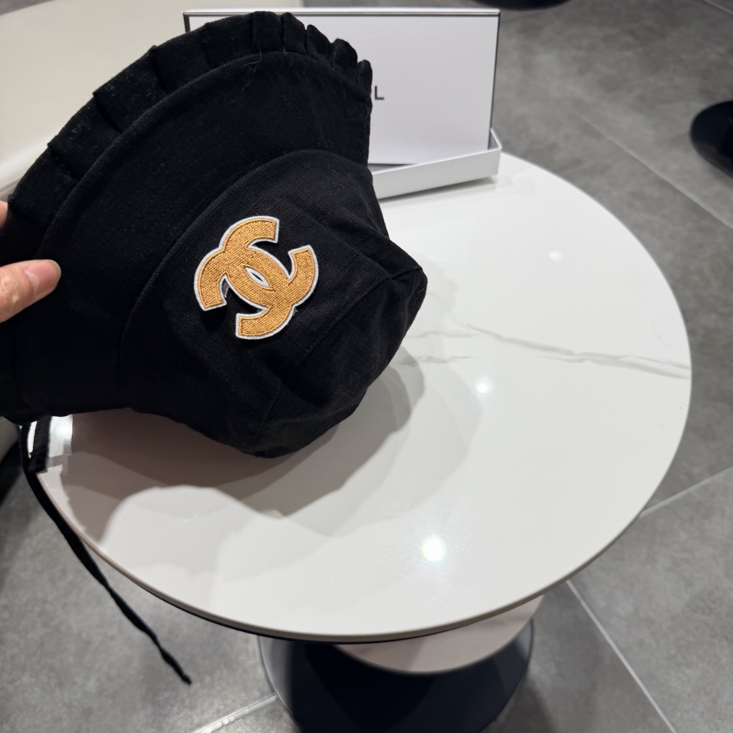 Chanel日系亚麻防紫外线系带渔夫帽女26春夏气质款透气显脸小出游遮脸帽