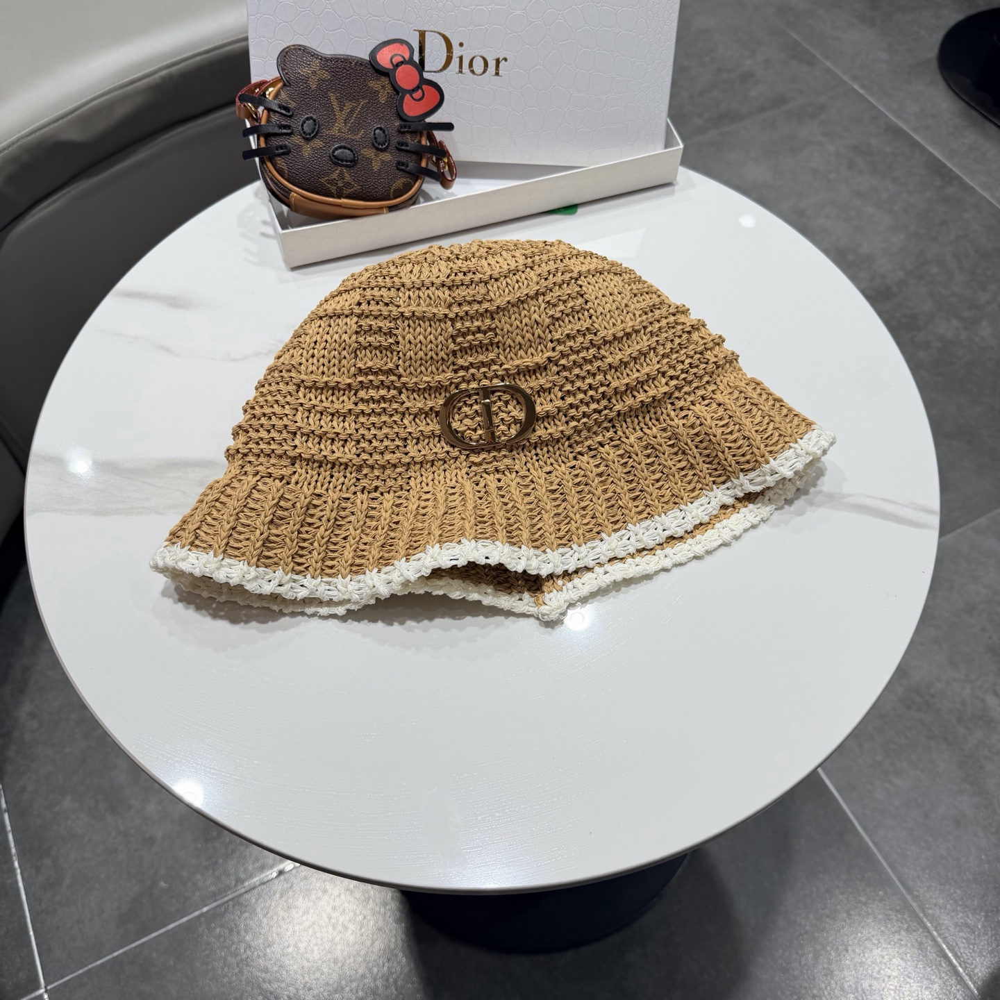 迪奥Dior盆帽新款夏季网眼透气时尚百搭韩版户外街头休闲旅游防嗮遮阳帽女