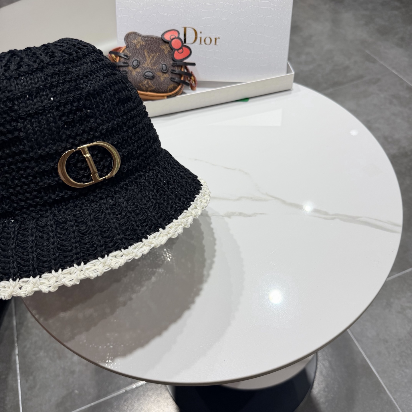 迪奥Dior盆帽新款夏季网眼透气时尚百搭韩版户外街头休闲旅游防嗮遮阳帽女