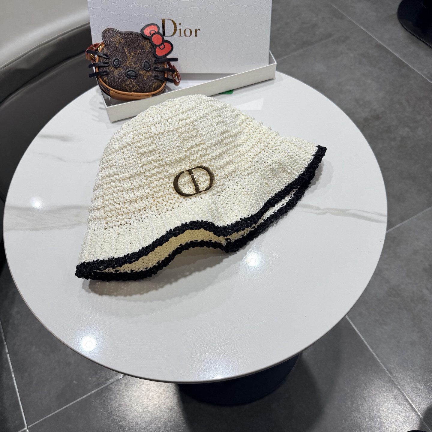 迪奥Dior盆帽新款夏季网眼透气时尚百搭韩版户外街头休闲旅游防嗮遮阳帽女