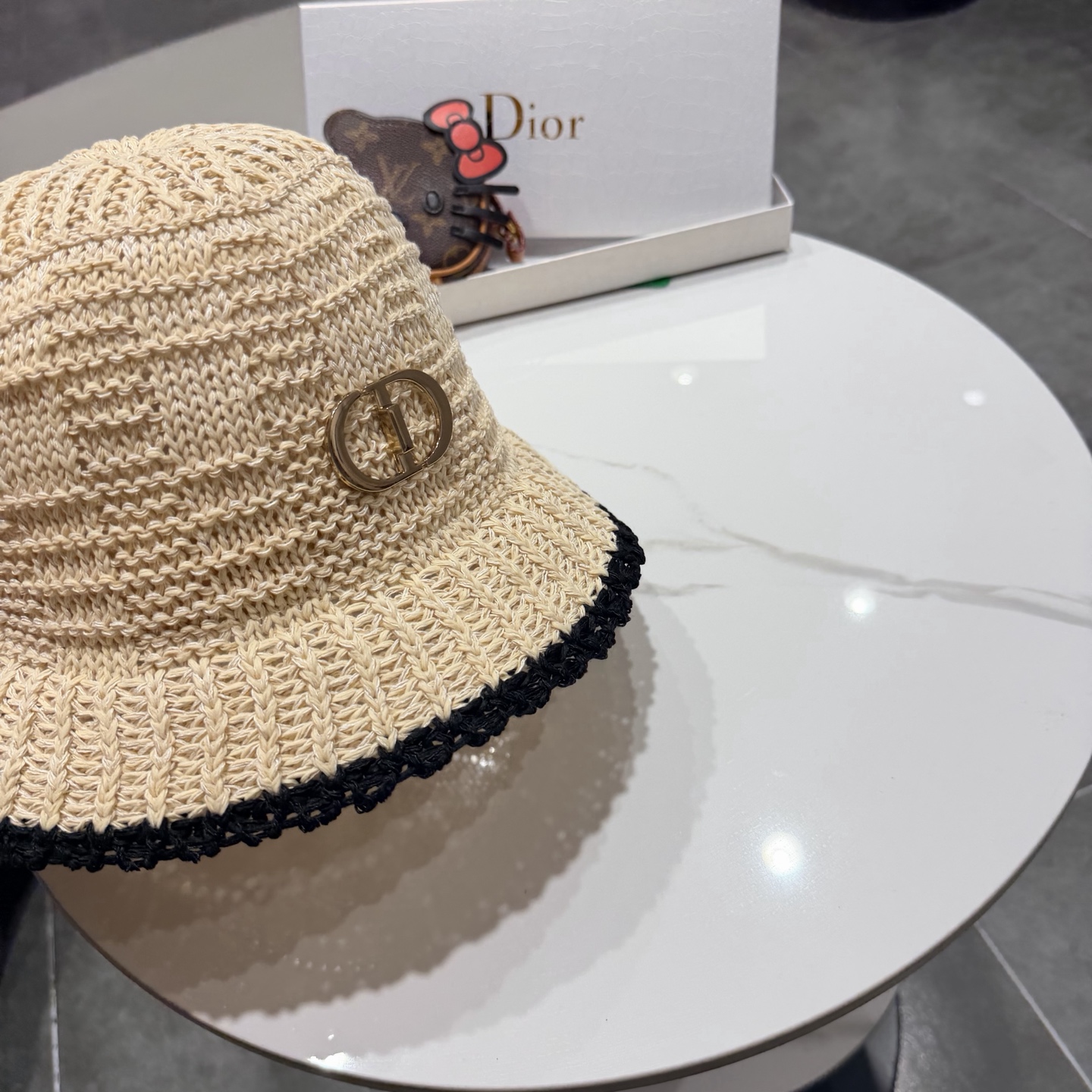 迪奥Dior盆帽新款夏季网眼透气时尚百搭韩版户外街头休闲旅游防嗮遮阳帽女