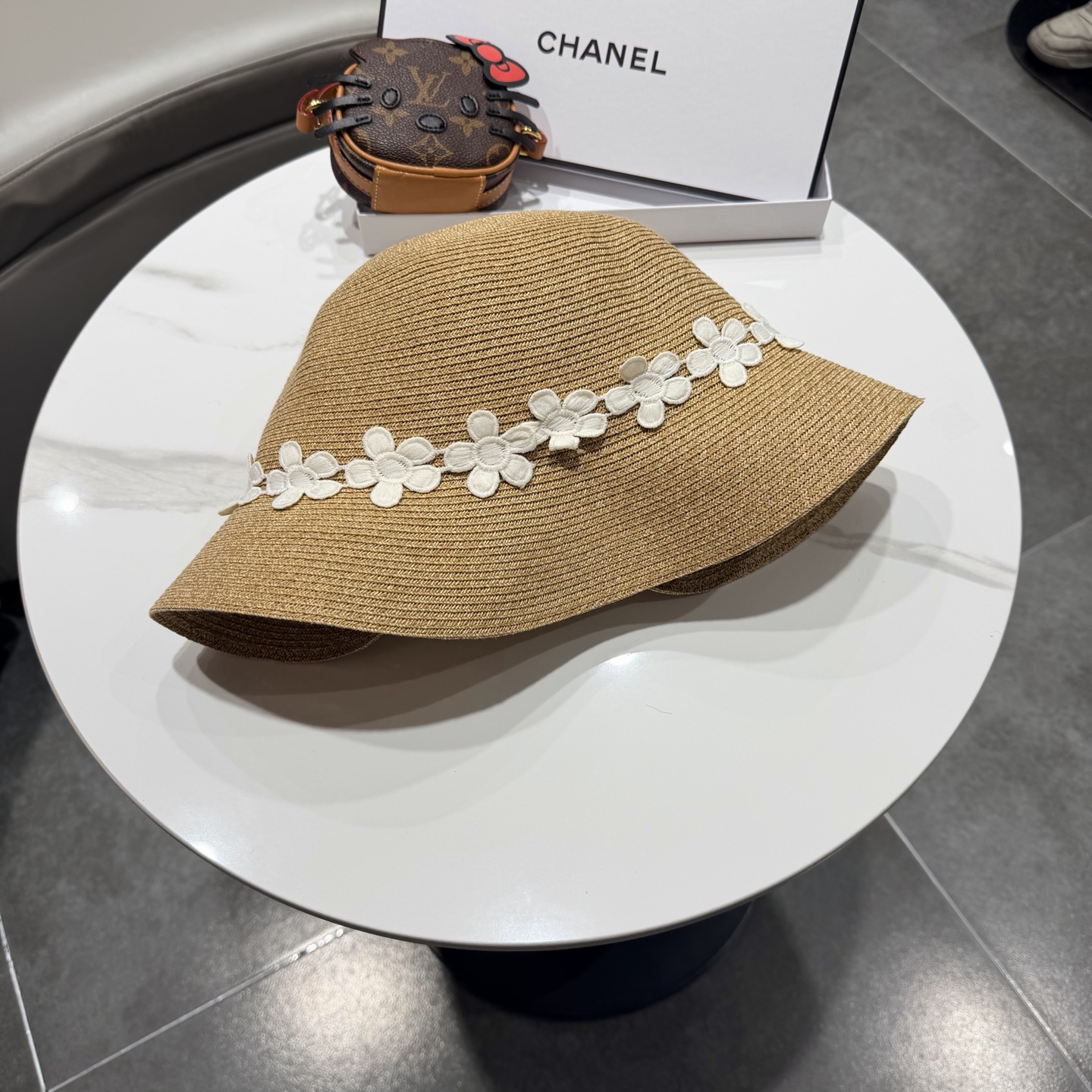 Chanel法式复古花朵编织草帽女夏沙滩百搭遮阳防晒盆帽爆款