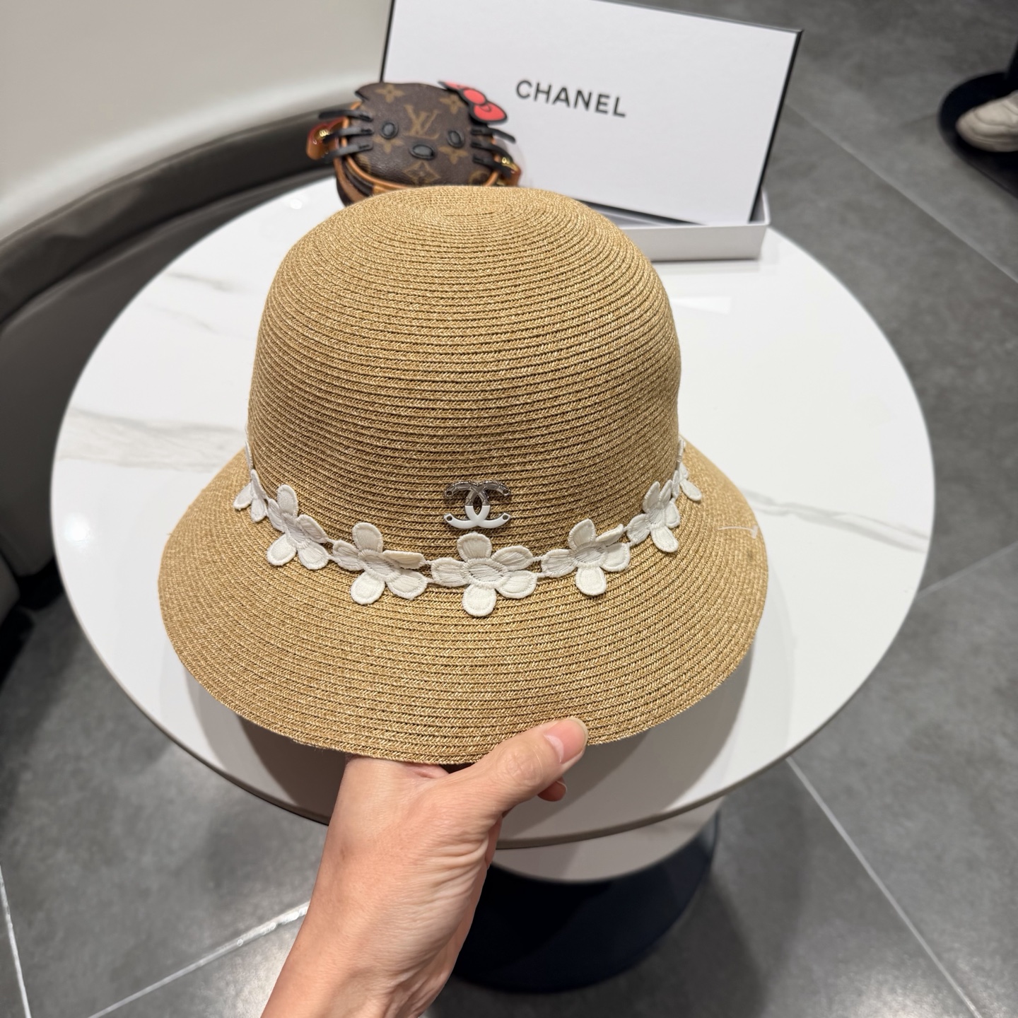 Chanel法式复古花朵编织草帽女夏沙滩百搭遮阳防晒盆帽爆款