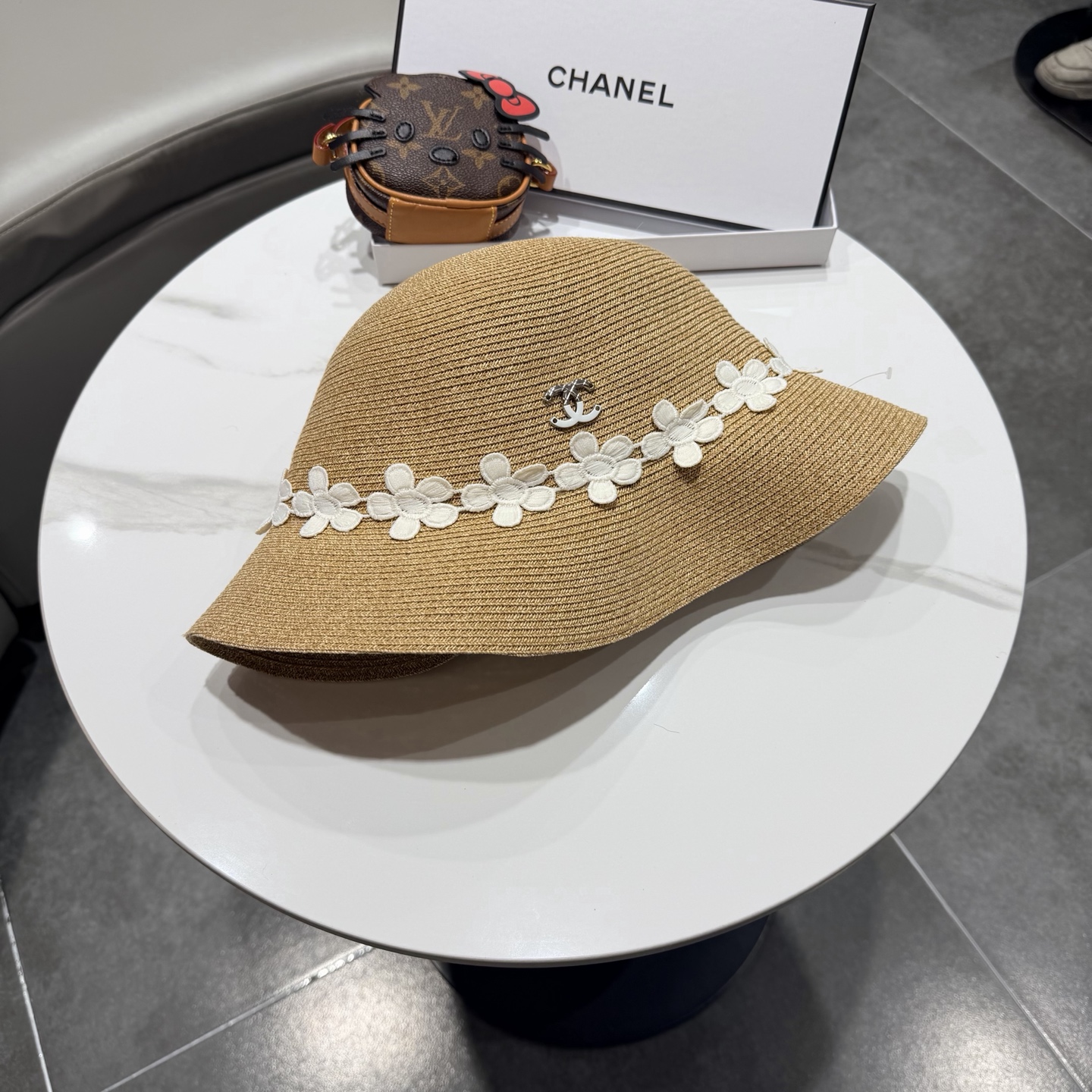 Chanel法式复古花朵编织草帽女夏沙滩百搭遮阳防晒盆帽爆款