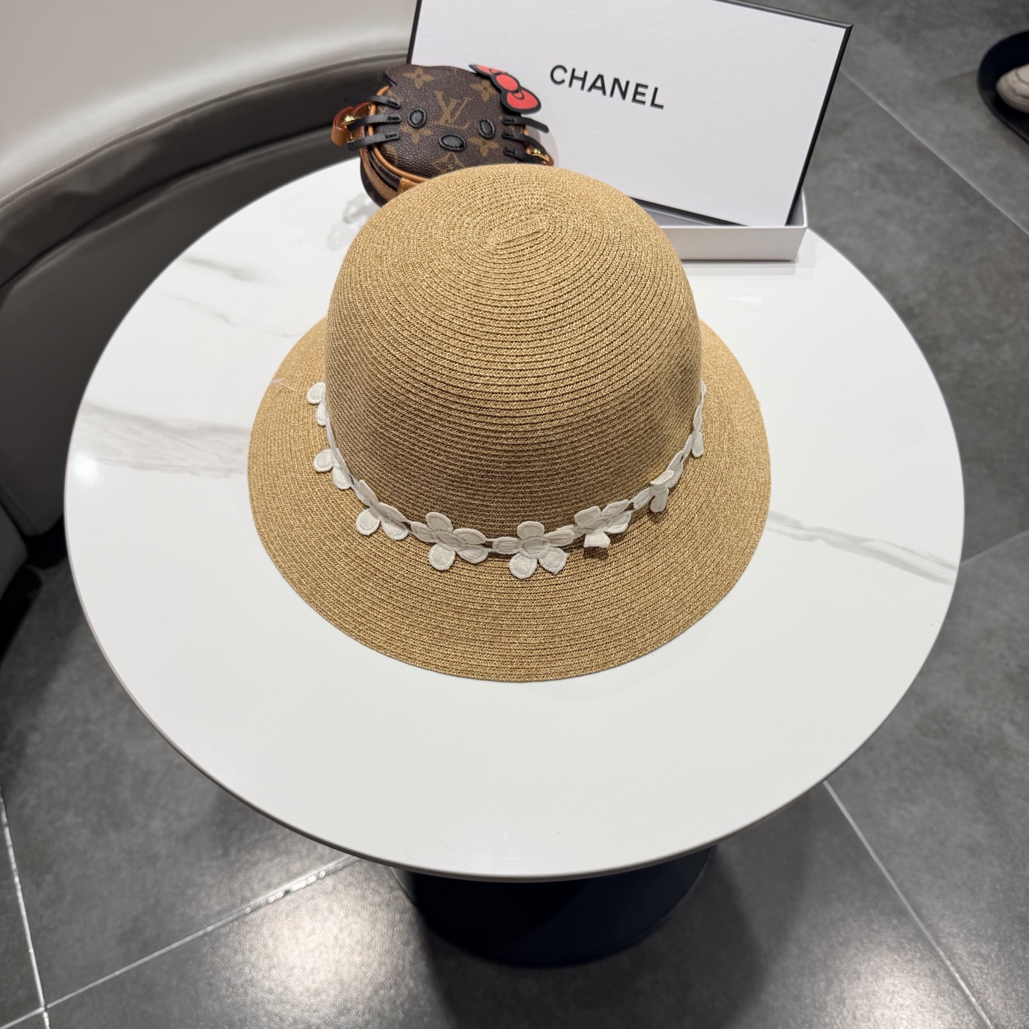 Chanel法式复古花朵编织草帽女夏沙滩百搭遮阳防晒盆帽爆款